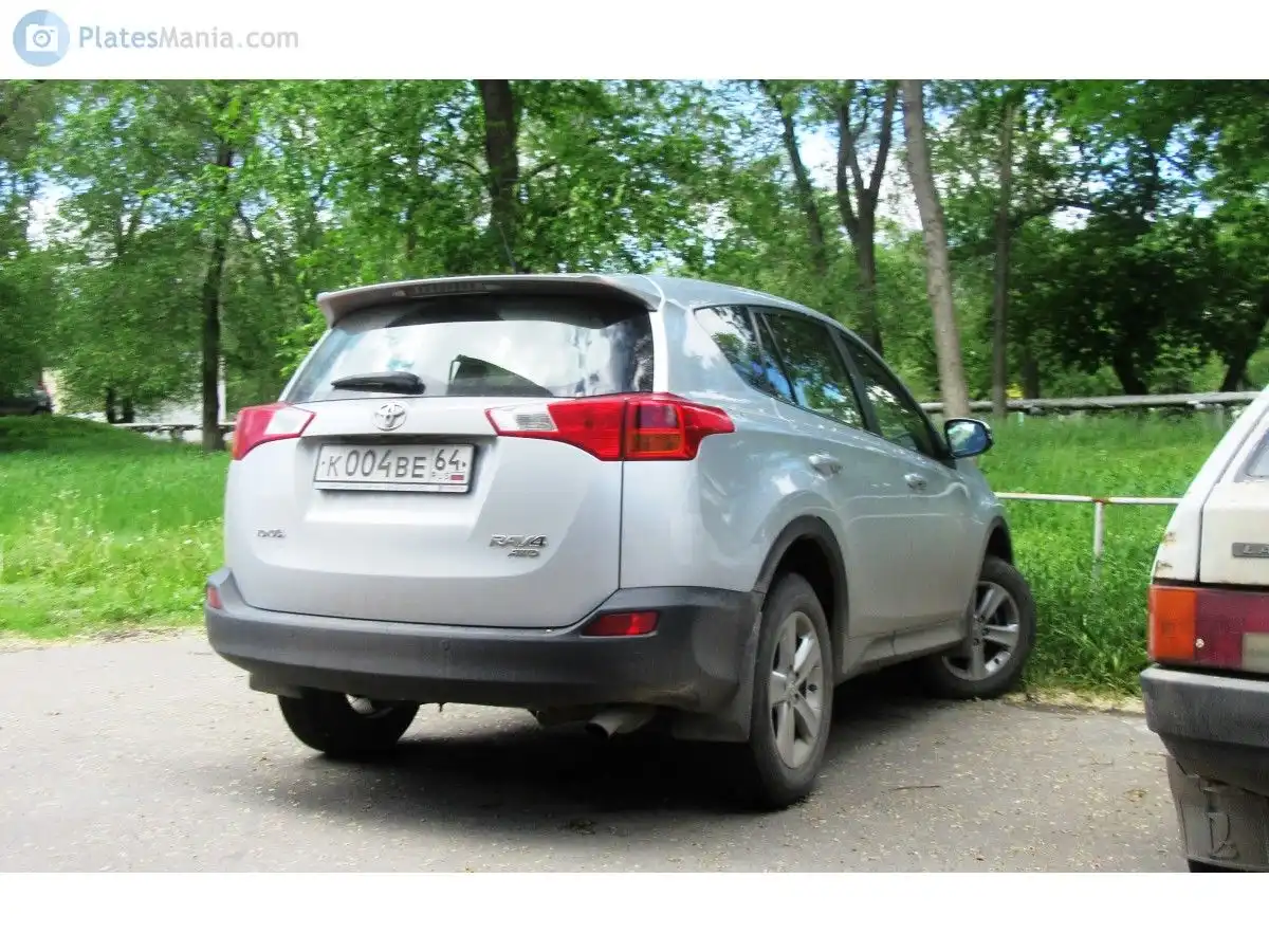 Фото автомобиля SUBARU B9 TRIBECA, 2006 — госномер К004ВЕ64. Цвет: ЧЕРНЫЙ