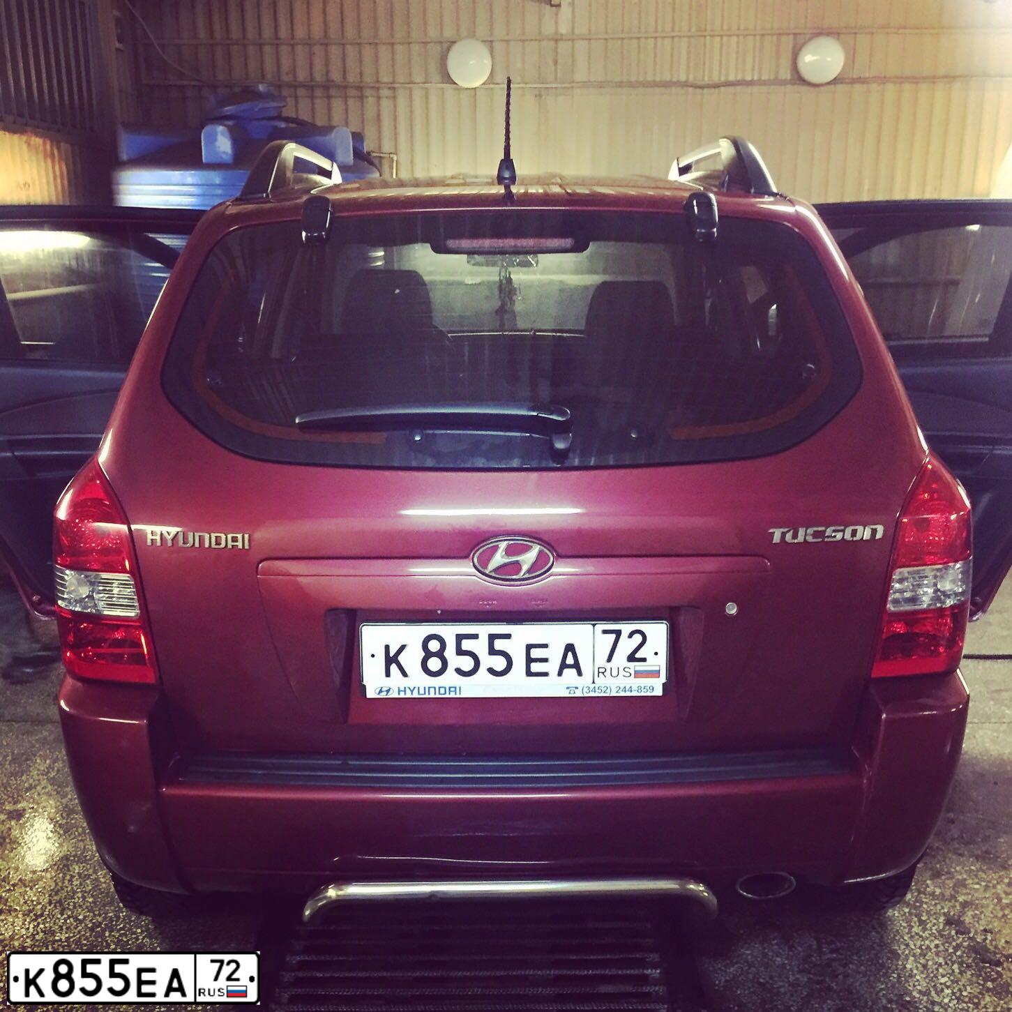 Фото автомобиля HYUNDAI TUCSON, 2007 — госномер Т310ТА55. Цвет: ТЕМНО - КРАСНЫЙ