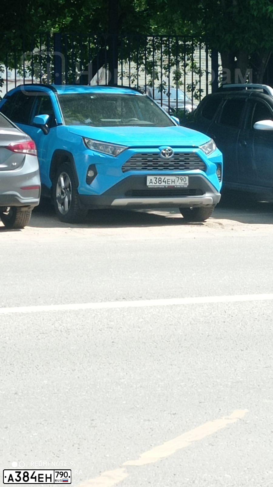 Фото автомобиля TOYOTA RAV4, 2019 — госномер А384ЕН790. Цвет: синий