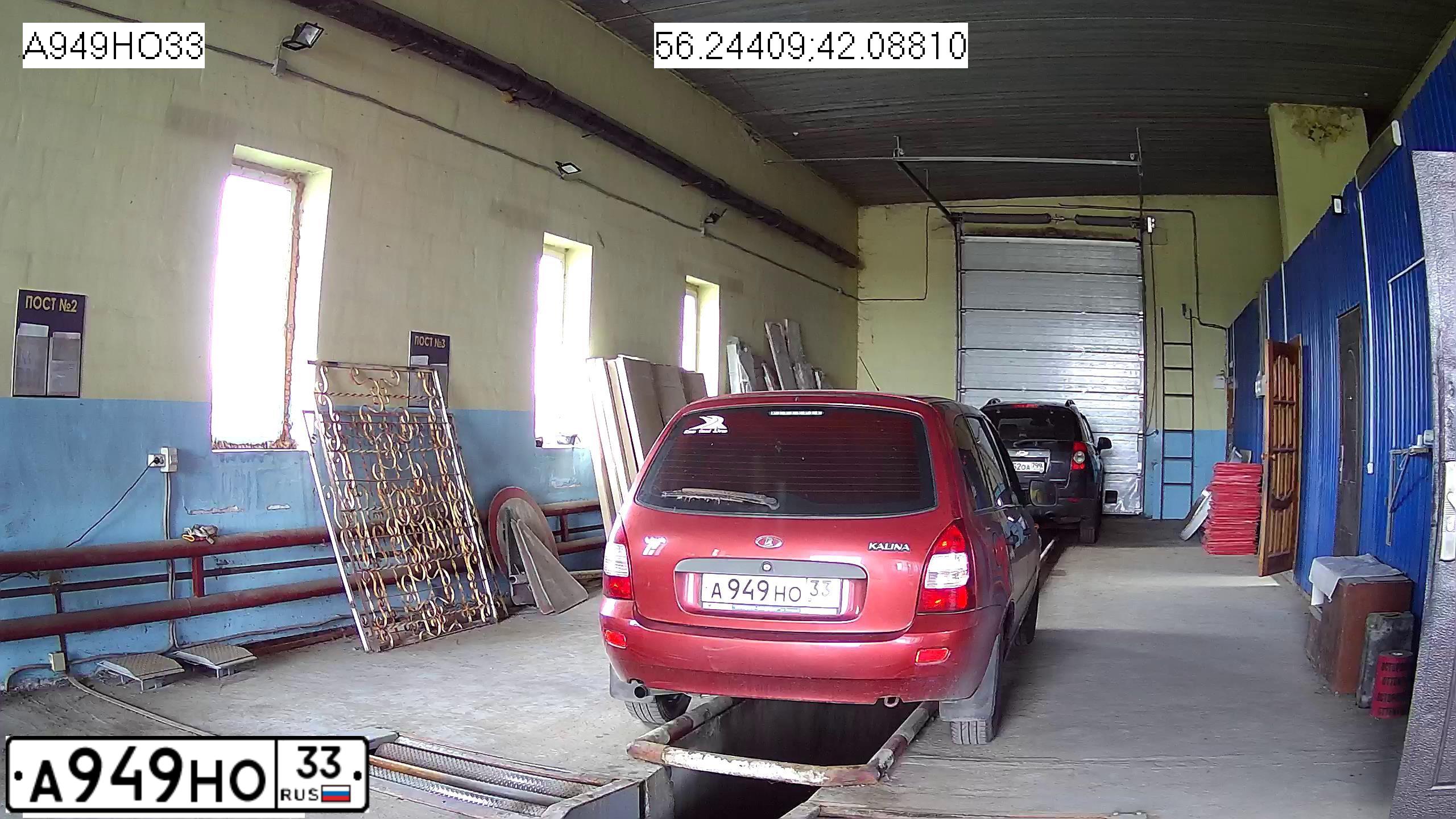 Фото автомобиля LADA 1117 KALINA, 2012 — госномер А949НО33. Цвет: СЕРЕБРИСТО-КРАСНЫЙ