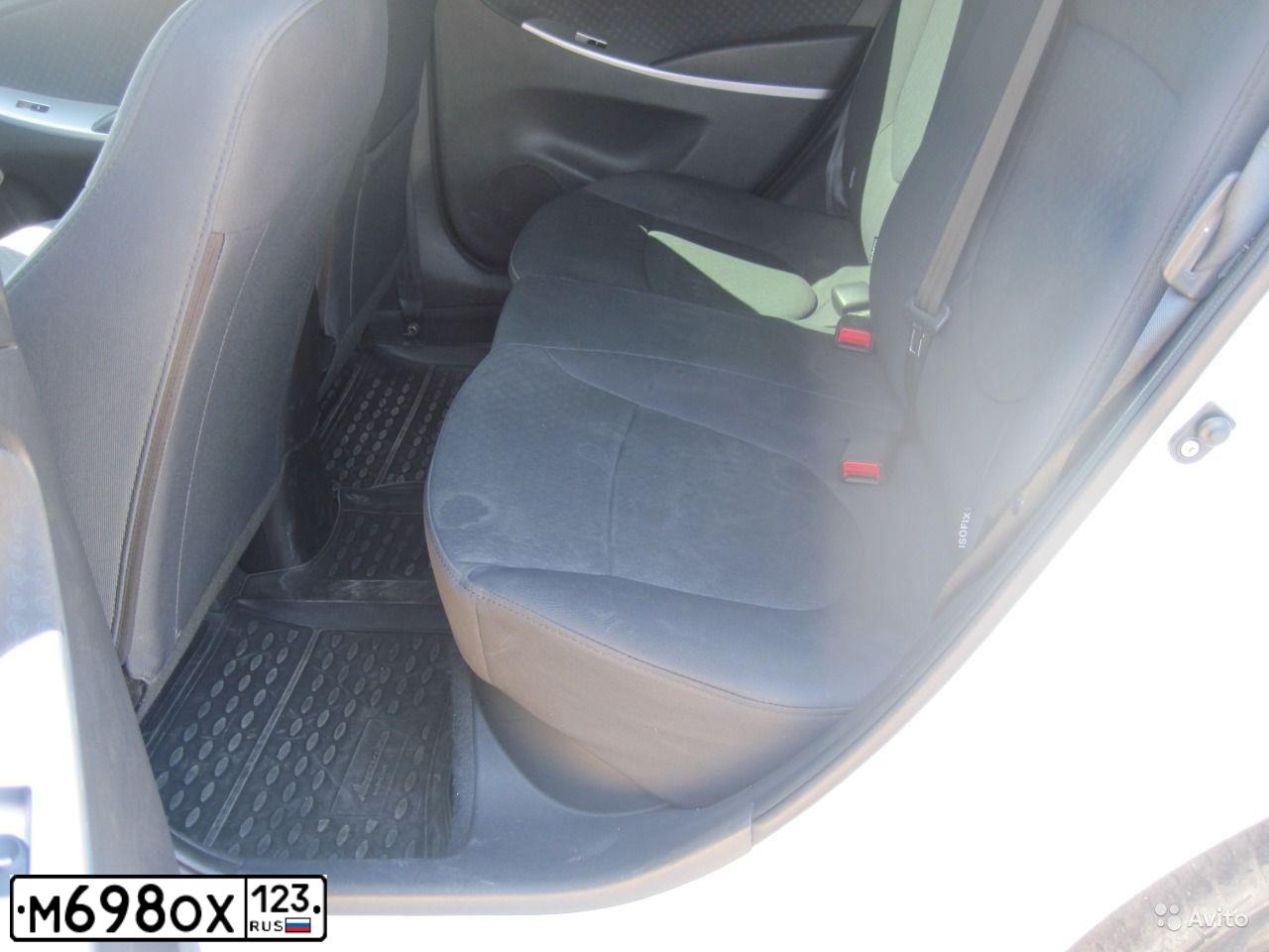 Фото автомобиля HYUNDAI SOLARIS, 2013 — госномер Р890СМ777. Цвет: БЕЛЫЙ