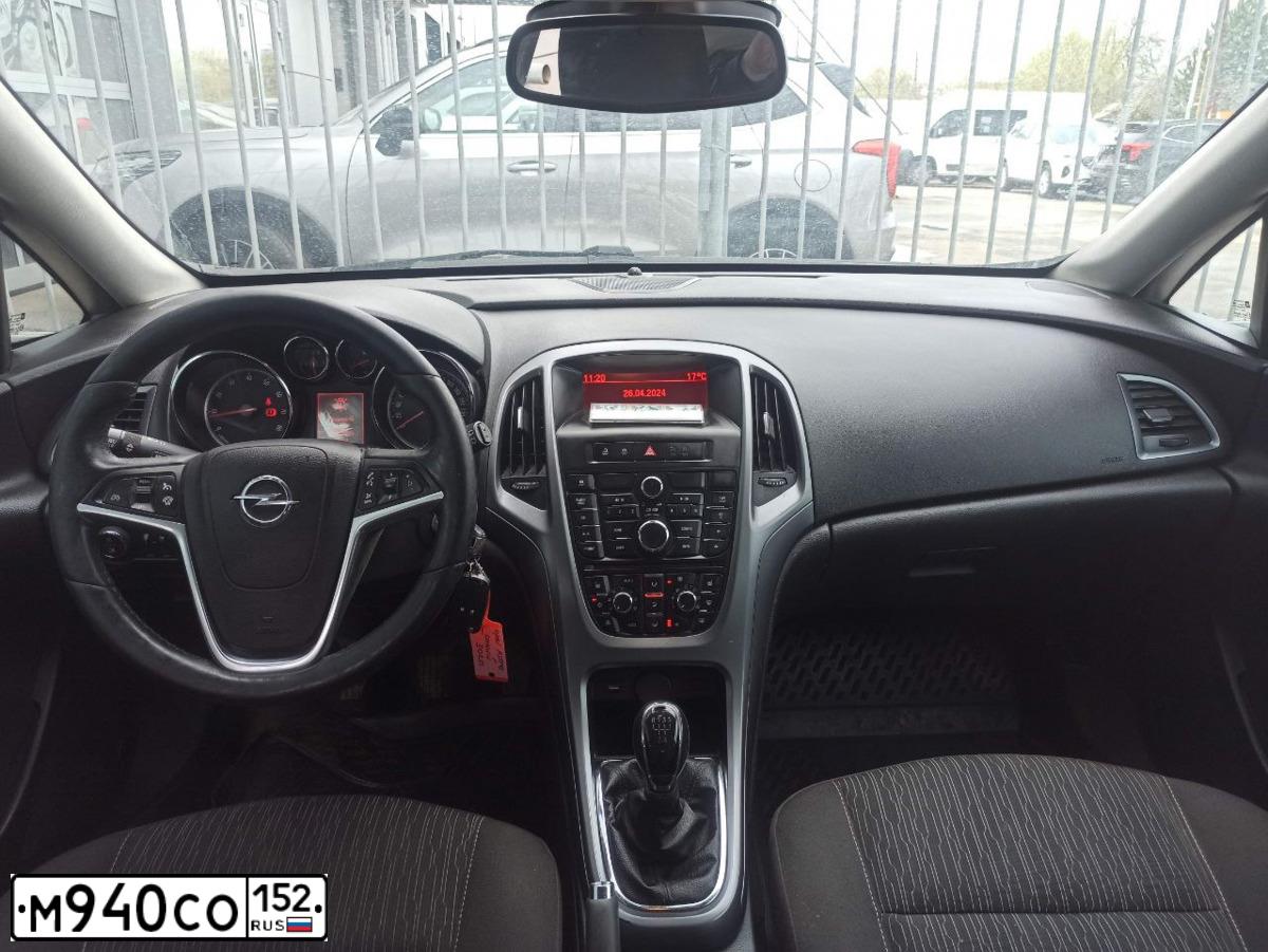 Фото автомобиля OPEL ASTRA, 2013 — госномер М940СО152. Цвет: СИНИЙ
