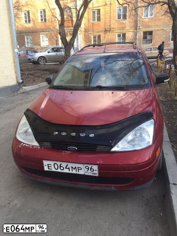 Фото автомобиля FORD FOCUS, 2000 — госномер К013ОР196. Цвет: Красный