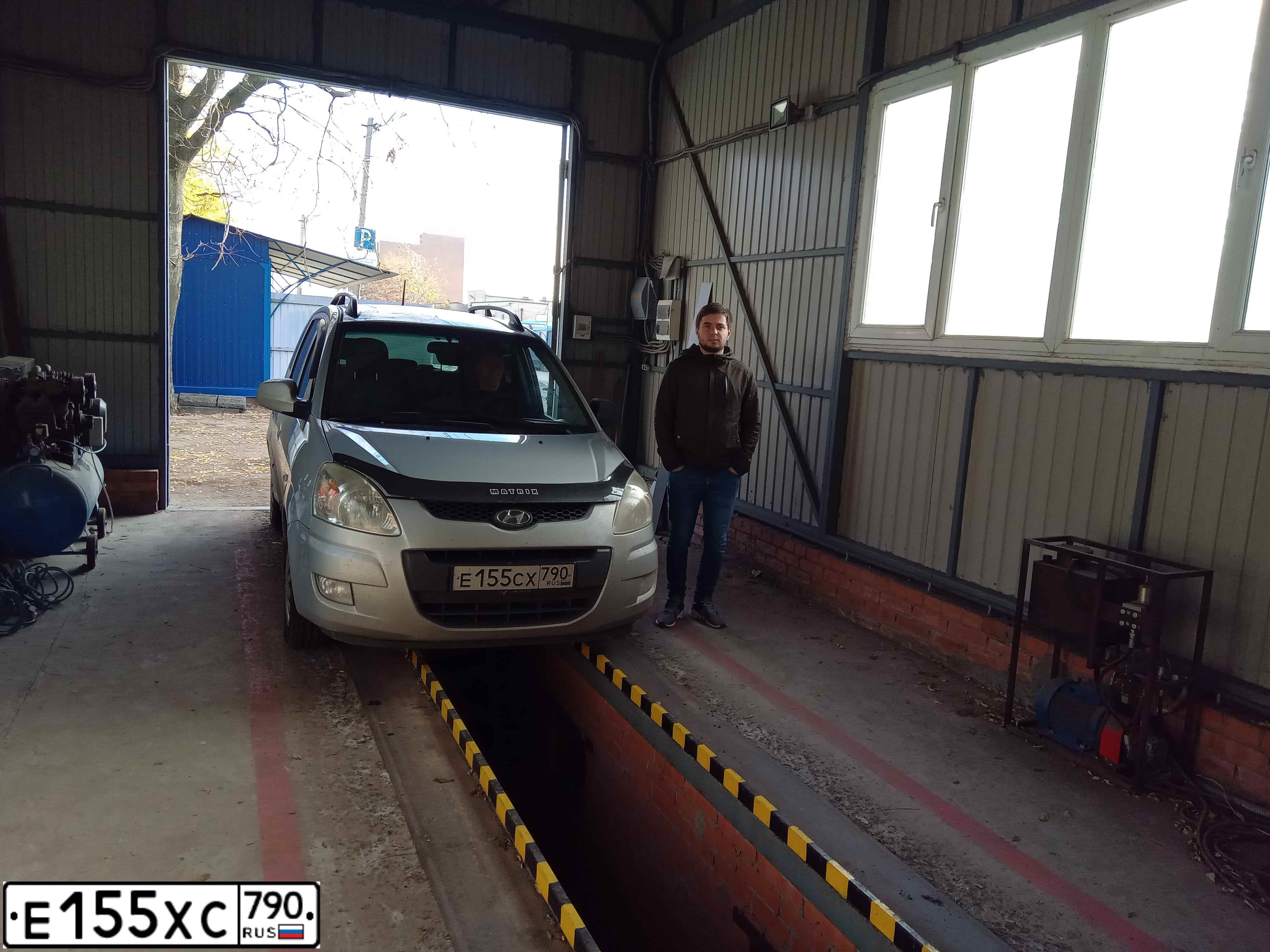 Фото автомобиля HYUNDAI MATRIX, 2009 — госномер Е155ХС790. Цвет: СЕРЕБРИСТЫЙ
