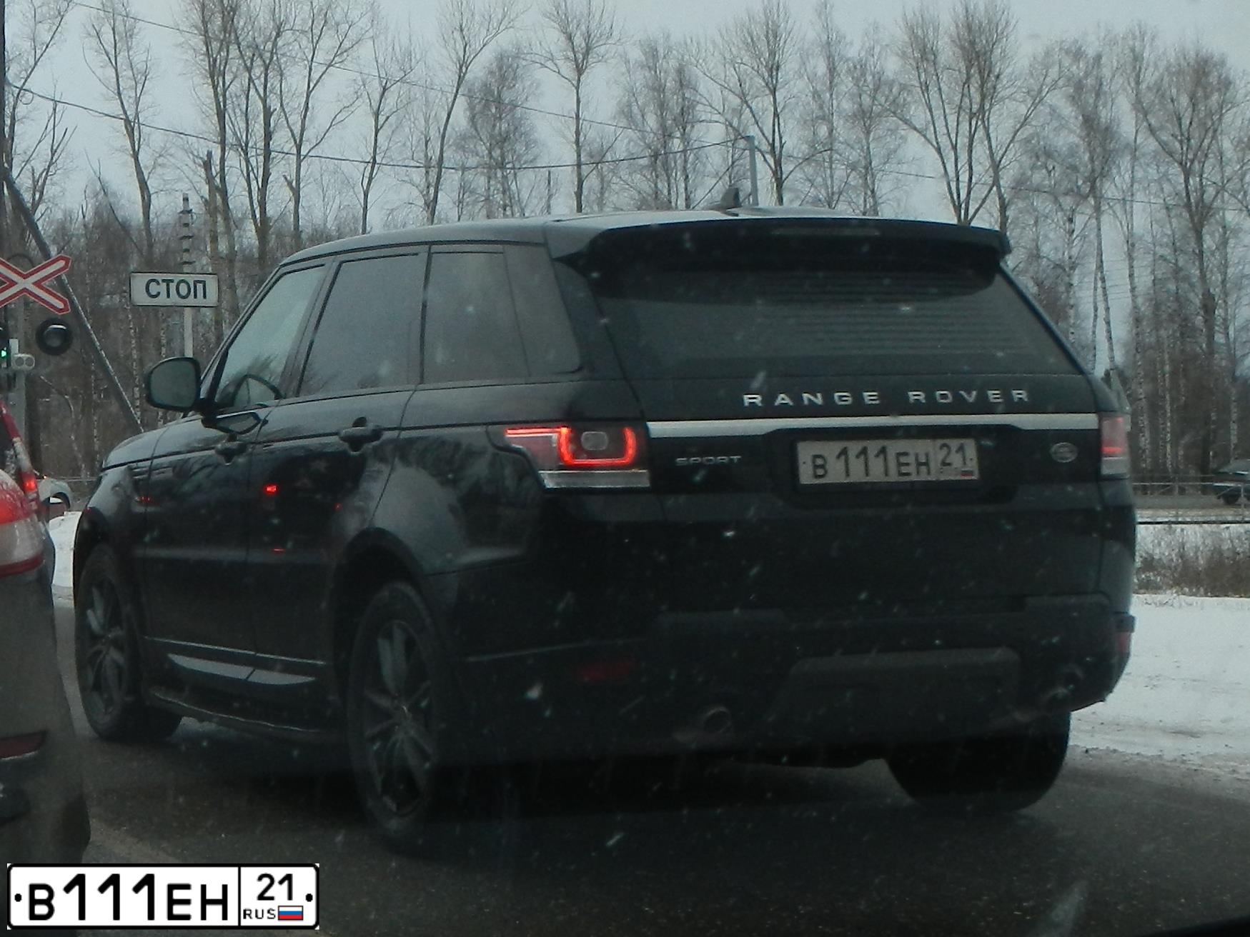 Фото автомобиля LANDROVER RANGE ROVER SPORT, 2016 — госномер В111ЕН21. Цвет: ЧЕРНЫЙ