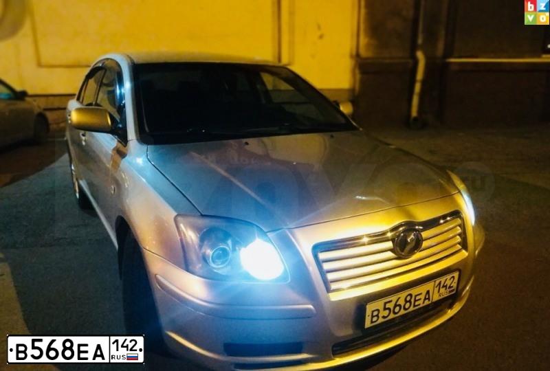 Фото автомобиля TOYOTA AVENSIS, 2006 — госномер В568ЕА142. Цвет: серебристый
