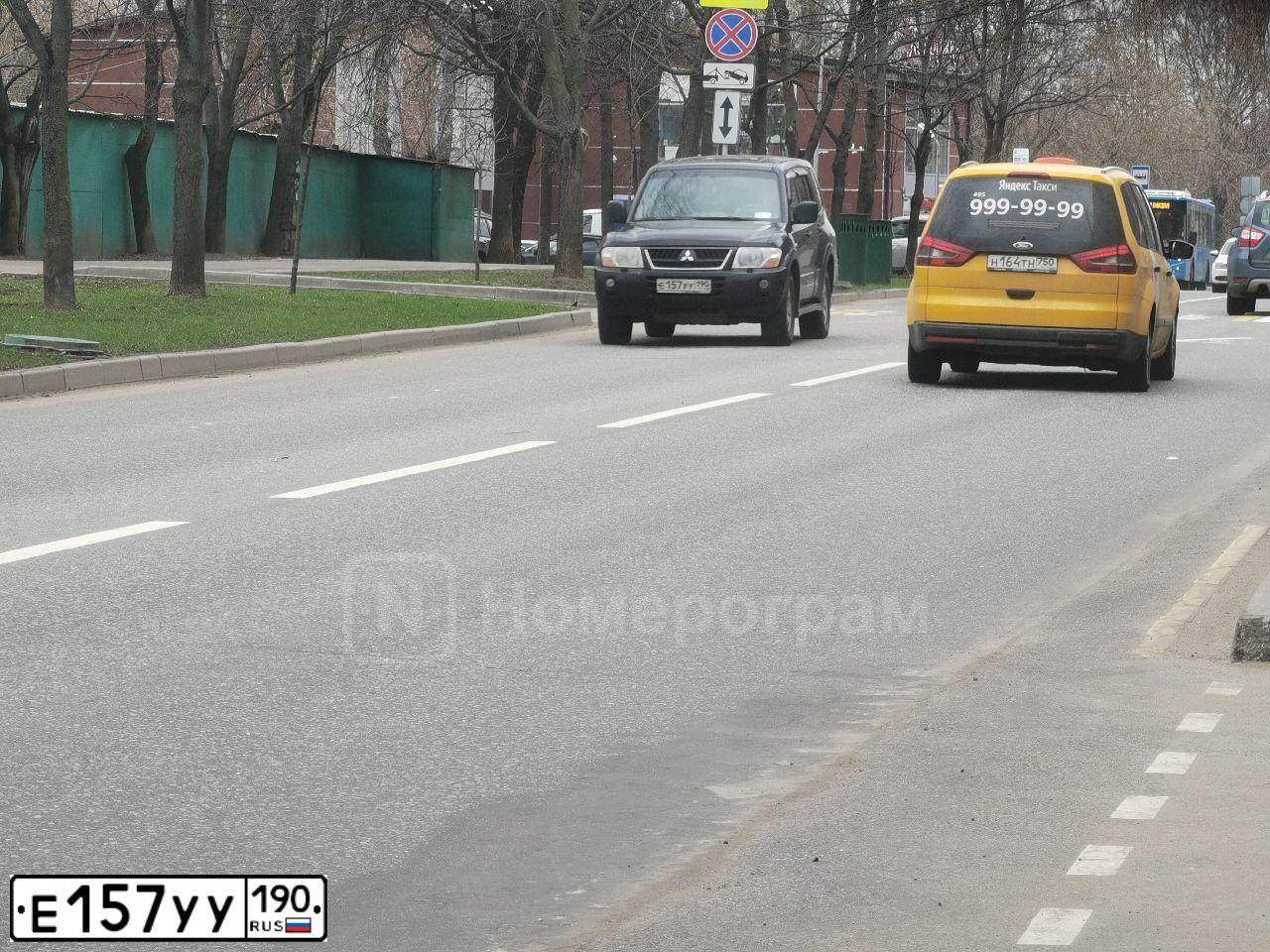 Фото автомобиля MITSUBISHI PAJERO, 2004 — госномер Е157УУ190. Цвет: ЧЕРНЫЙ