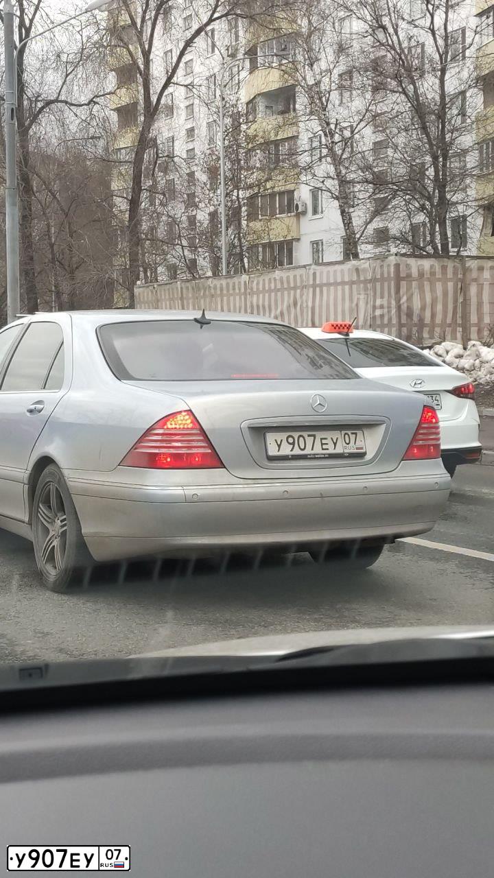 Фото автомобиля MERCEDES S-KLASSE, 1999 — госномер У907ЕУ07. Цвет: СЕРО-ГОЛУБОЙ