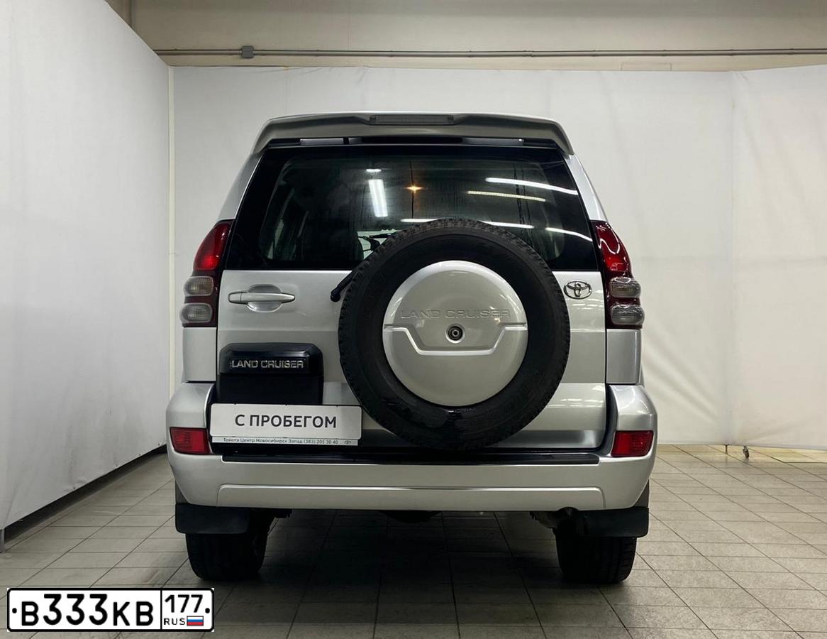 Фото автомобиля TOYOTA LANDCRUISER, 2006 — госномер В333КВ177. Цвет: СЕРЕБРИСТЫЙ