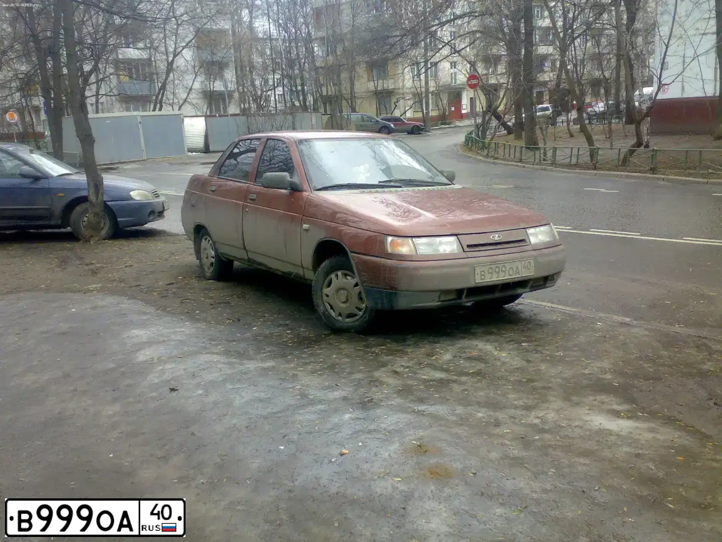 Фото автомобиля LADA 2110, 1999 — госномер В999ОА40. Цвет: КРАСНО-КОРИЧНЕВЫЙ
