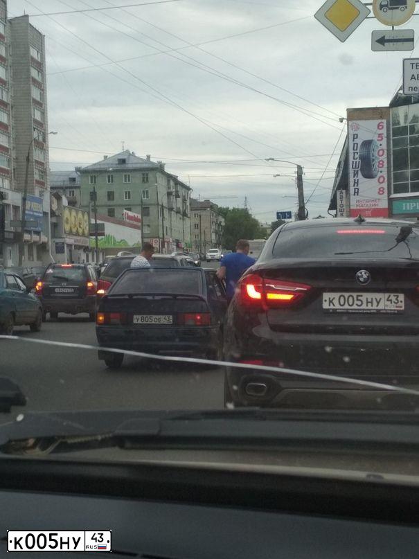 Фото автомобиля BMW X6, 2009 — госномер К005НУ43. Цвет: Белый