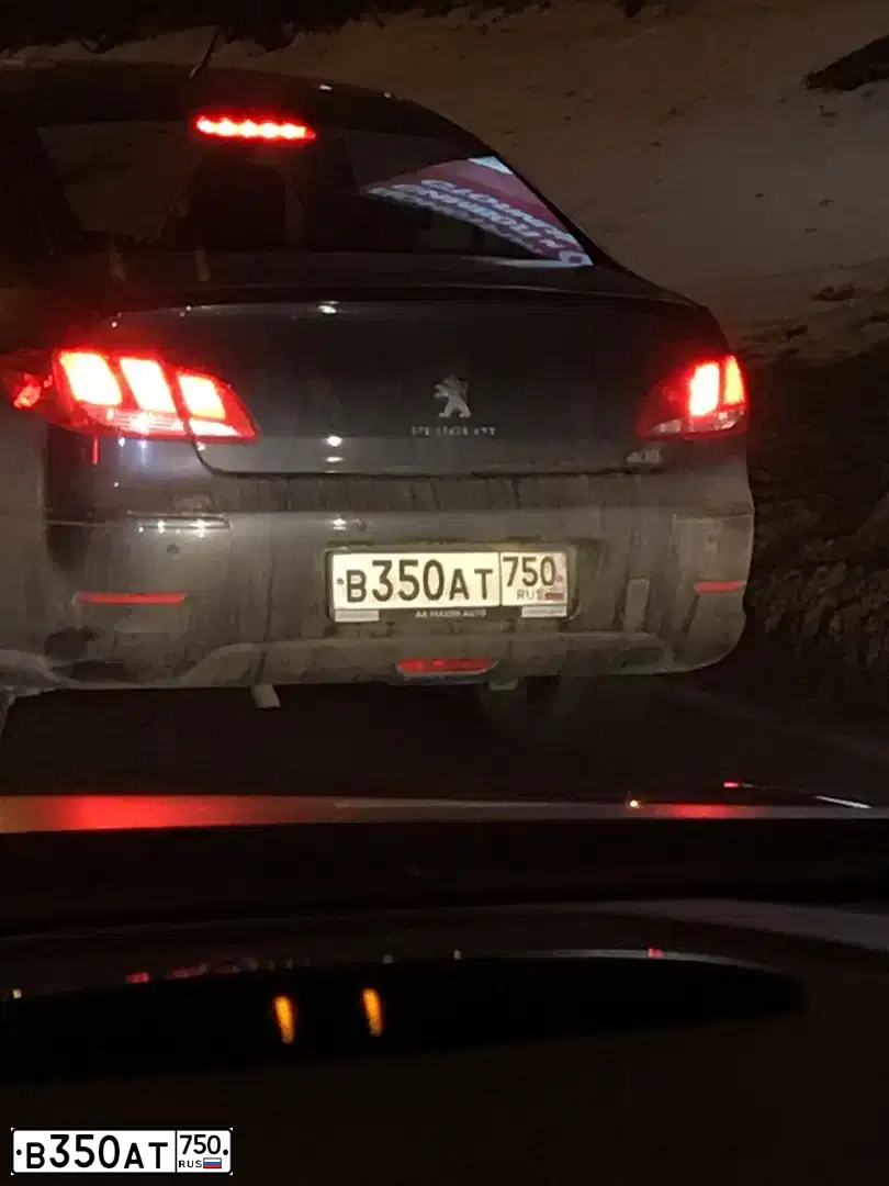 Фото автомобиля PEUGEOT 408, 2015 — госномер У769ТЕ750. Цвет: ТЕМНО-СИНИЙ