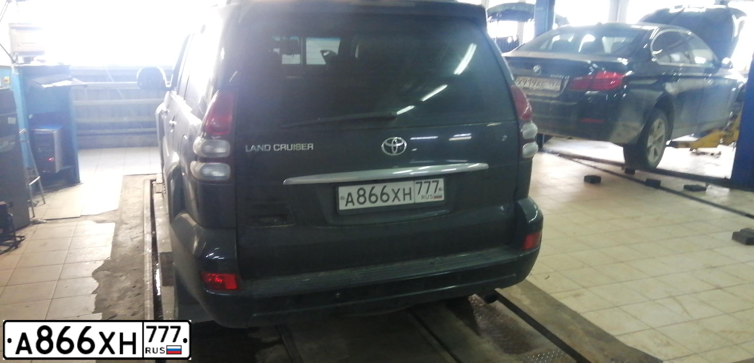 Фото автомобиля TOYOTA LANDCRUISER, 2006 — госномер А899ВУ797. Цвет: ЧЕРНЫЙ