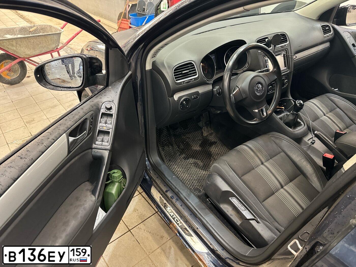 Фото автомобиля VOLKSWAGEN GOLF, 2012 — госномер Р068УС159