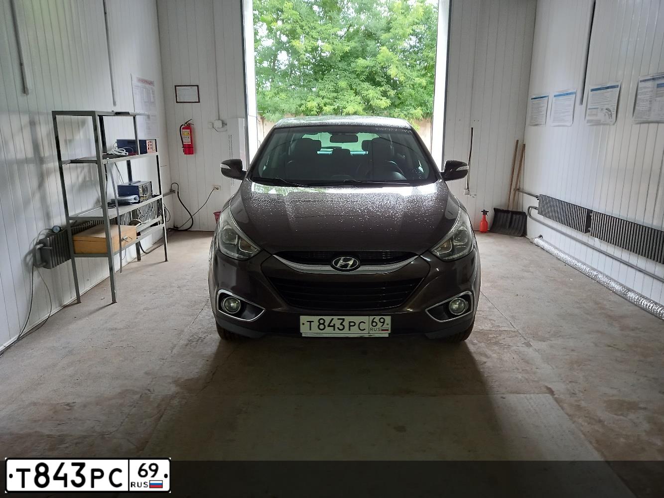 Фото автомобиля HYUNDAI IX35, 2014 — госномер Т843РС69. Цвет: КОРИЧНЕВЫЙ