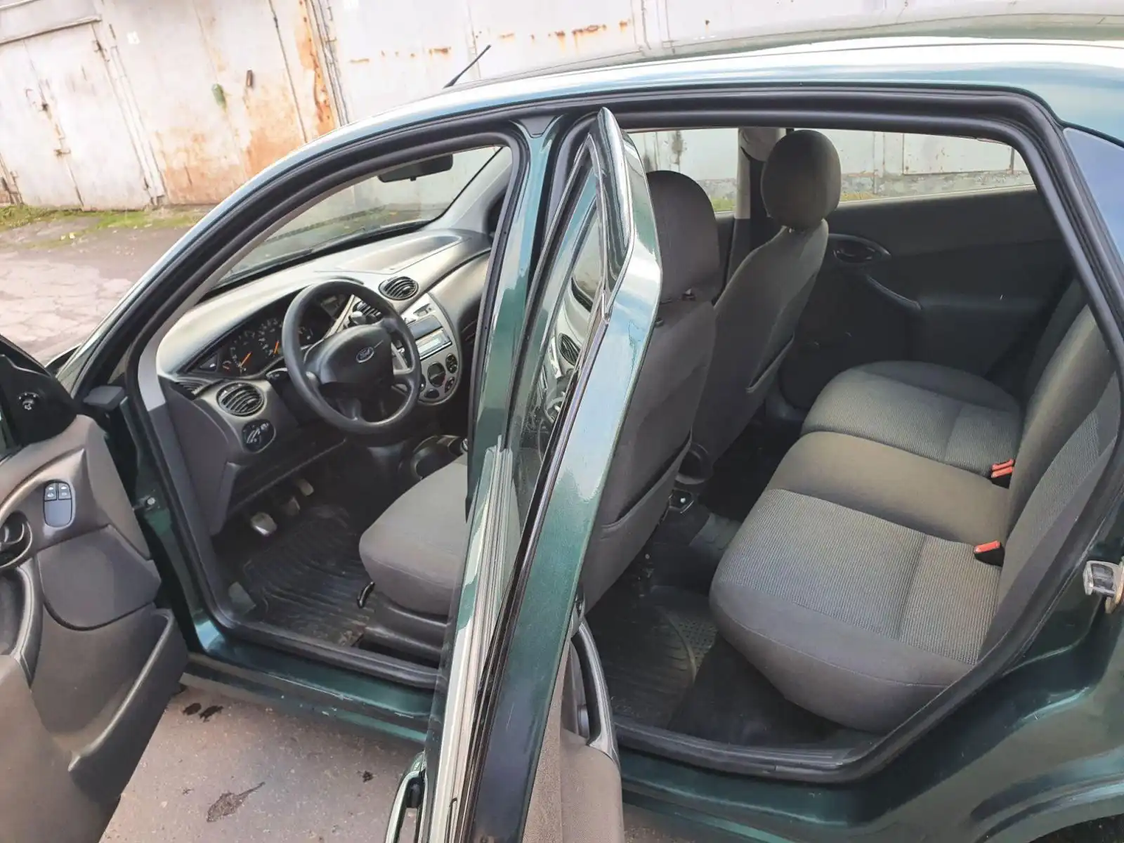 Фото автомобиля FORD FOCUS, 2005 — госномер С885МО178. Цвет: Темно-зеленый