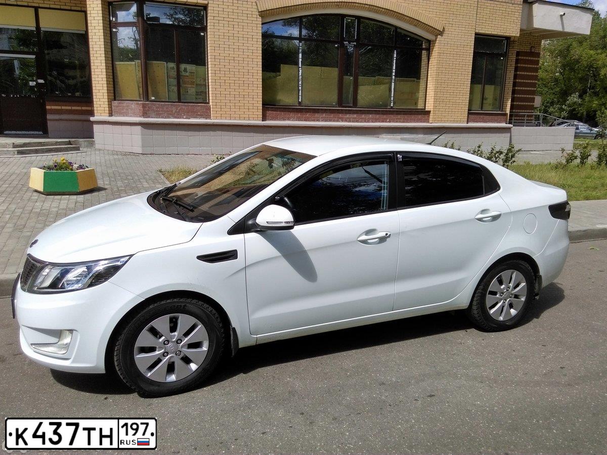 Фото автомобиля KIA RIO, 2012 — госномер Р081МК05