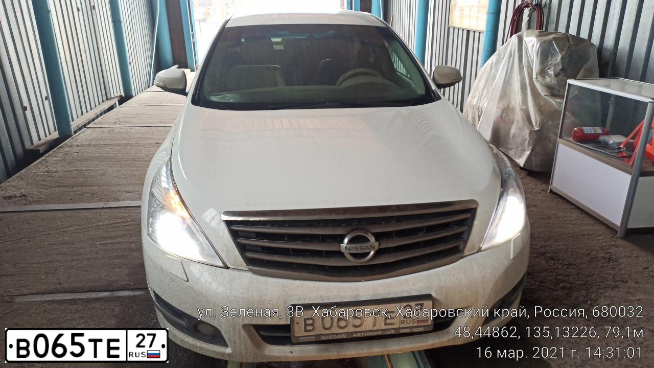 Фото автомобиля NISSAN TEANA, 2011 — госномер В065ТЕ27. Цвет: БЕЛЫЙ