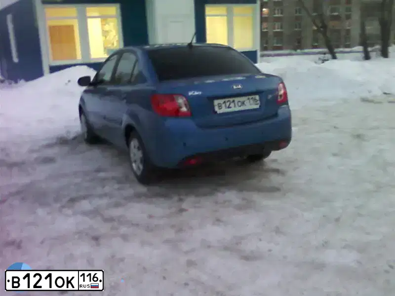 Фото автомобиля KIA RIO, 2010 — госномер В527ВМ702. Цвет: синий
