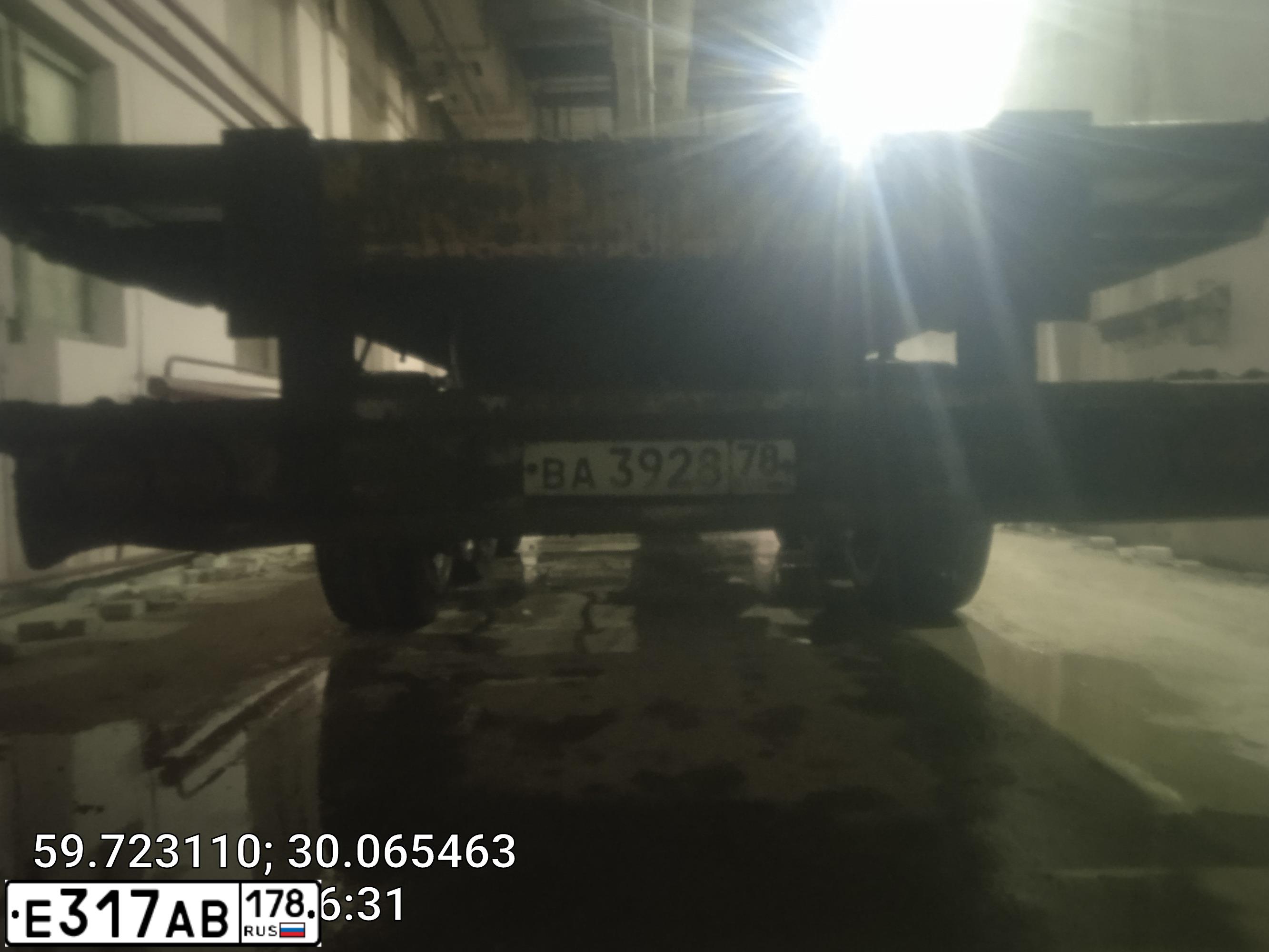 Фото автомобиля VOLVO SERIE VNL /6X4/, 2003 — госномер Е317АВ178. Цвет: Красный