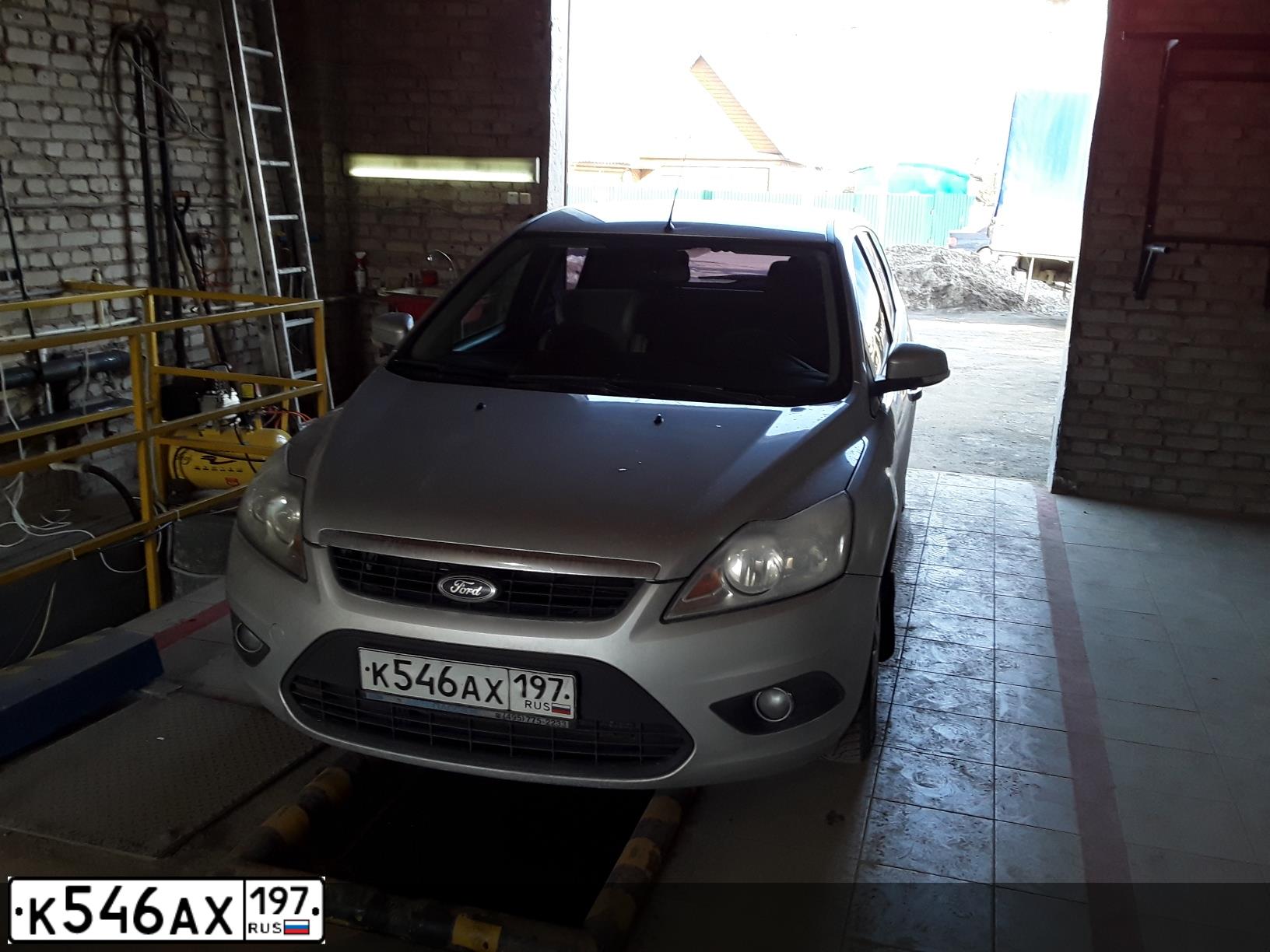 Фото автомобиля FORD FOCUS, 2010 — госномер Р324НВ40. Цвет: СЕРЕБРИСТЫЙ