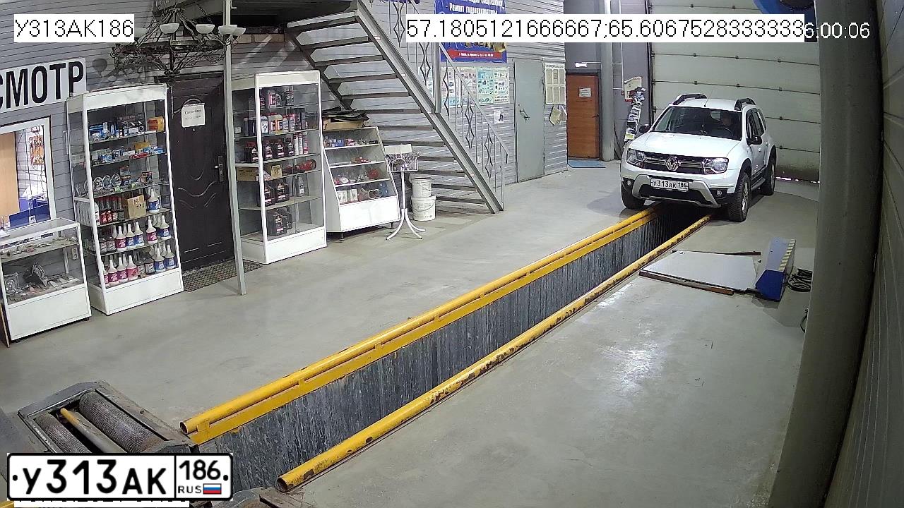 Фото автомобиля RENAULT DUSTER, 2013 — госномер У313АК186. Цвет: Белый