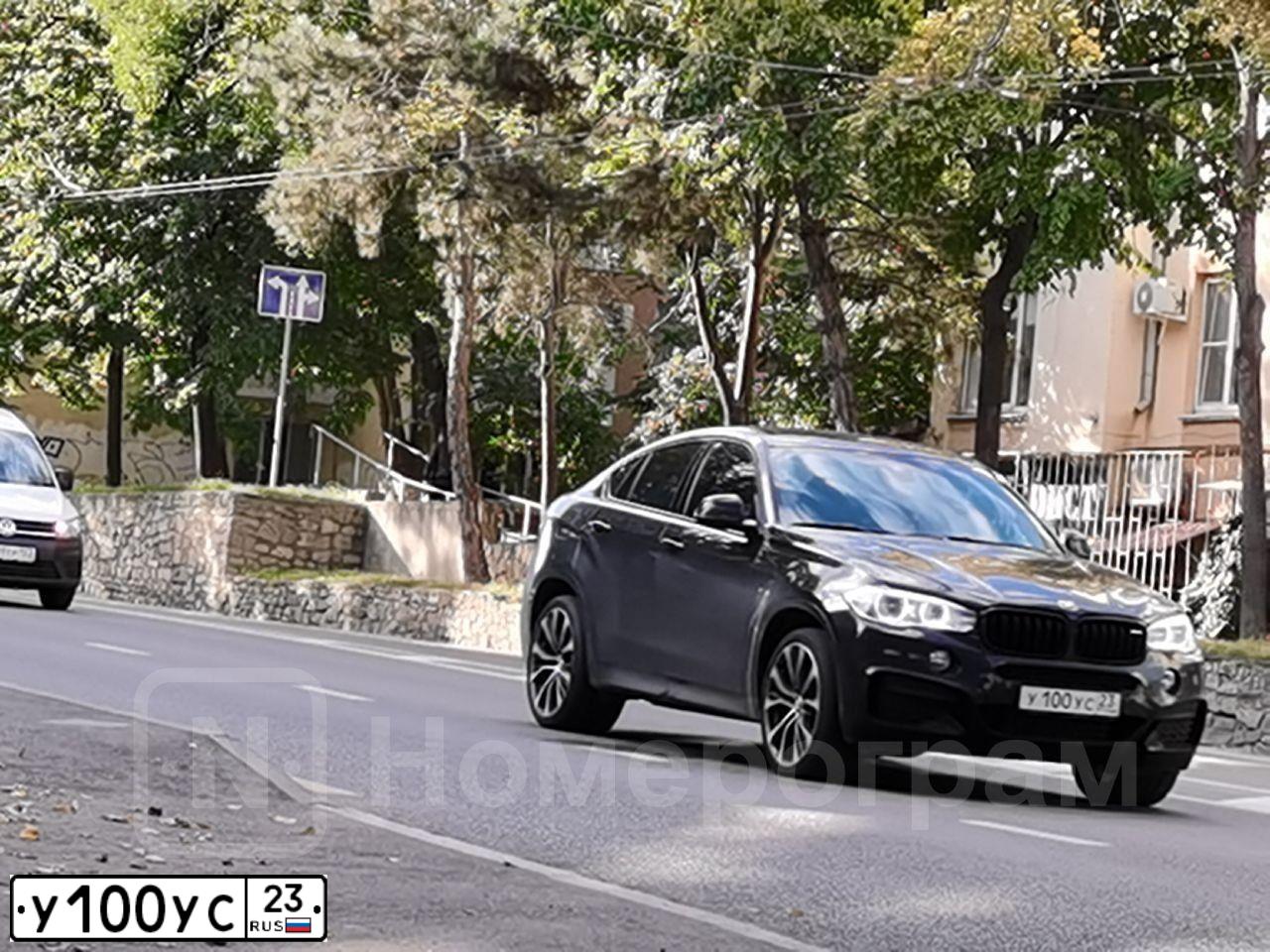 Фото автомобиля BMW X6, 2016 — госномер У100УС23. Цвет: ЧЕРНЫЙ
