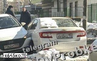 Фото автомобиля CHEVROLET EPICA, 2011 — госномер Х645КО150. Цвет: Белый