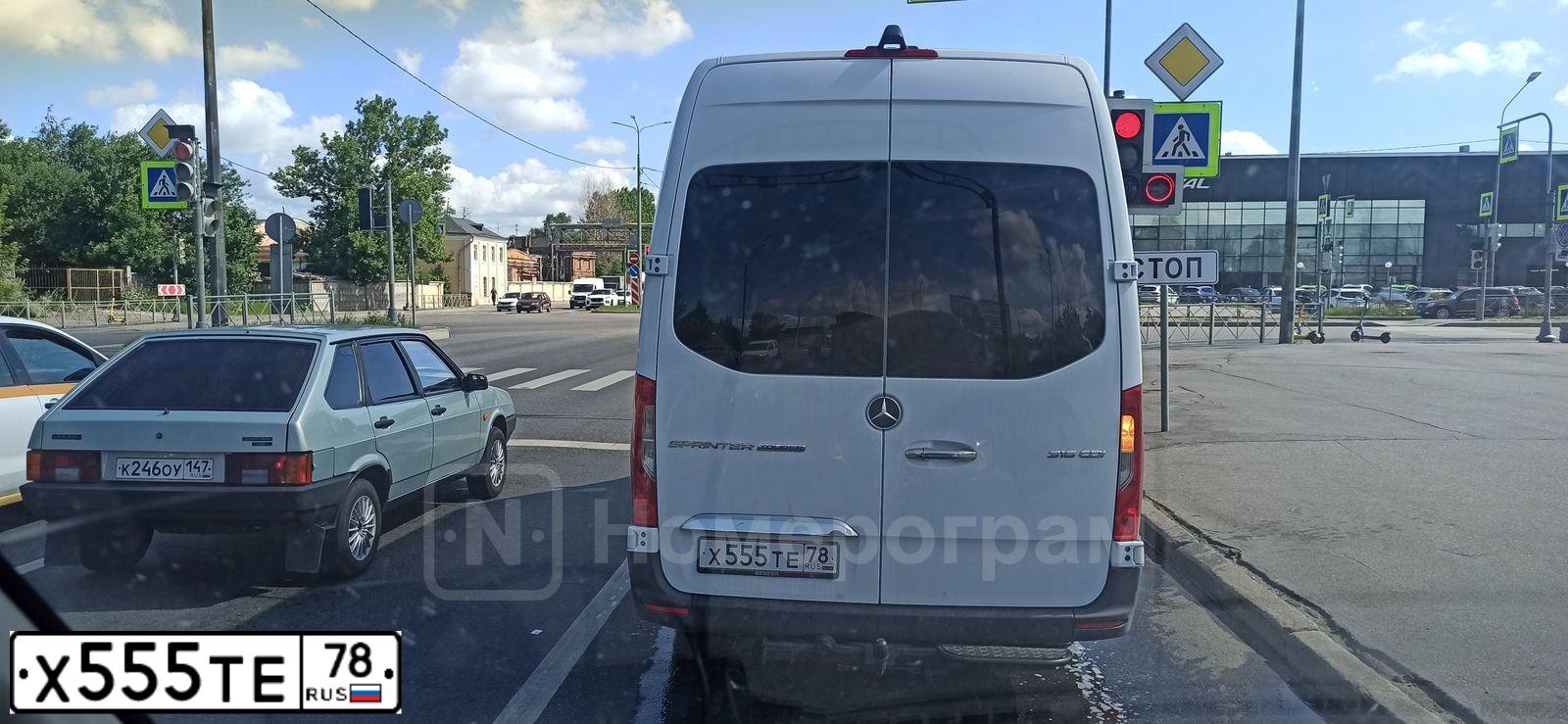 Фото автомобиля VOLKSWAGEN CRAFTER, 2007 — госномер Т587АН250. Цвет: Красный