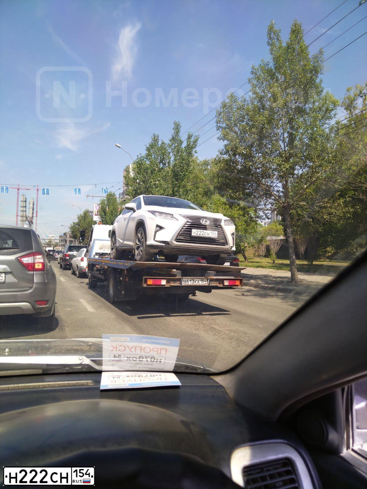Фото автомобиля LEXUS S RX, 2018 — госномер Н222СН154. Цвет: БЕЛЫЙ