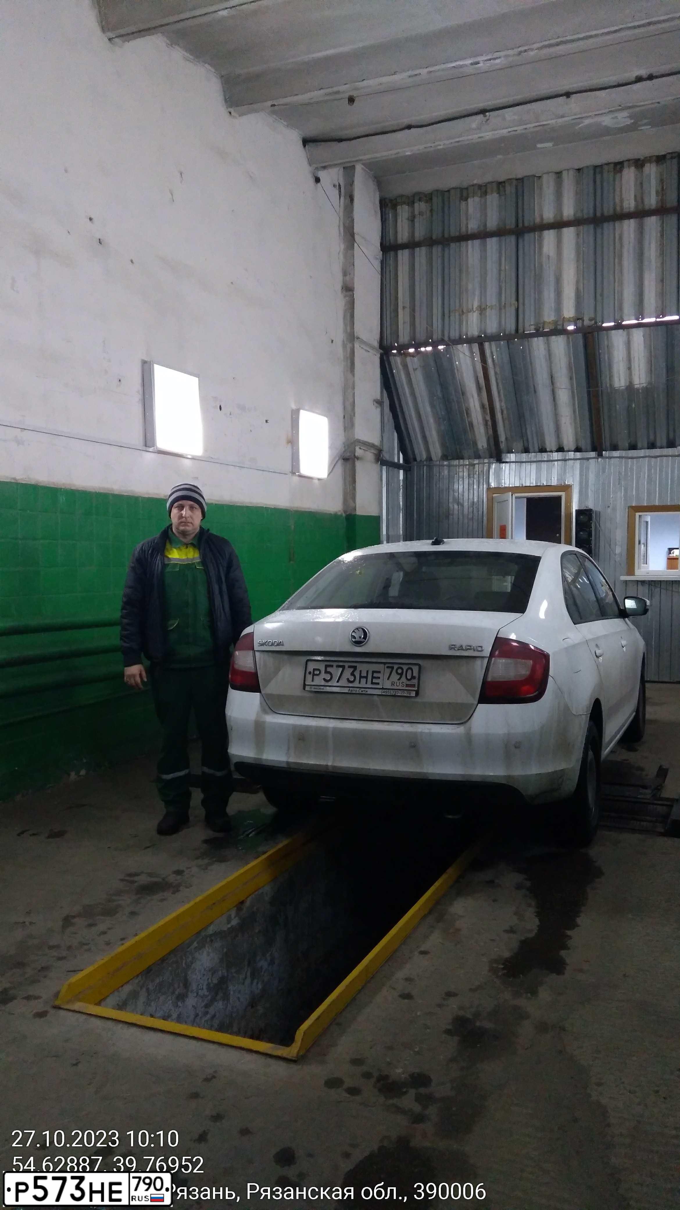 Фото автомобиля SKODA RAPID, 2019 — госномер В502УА62. Цвет: Белый
