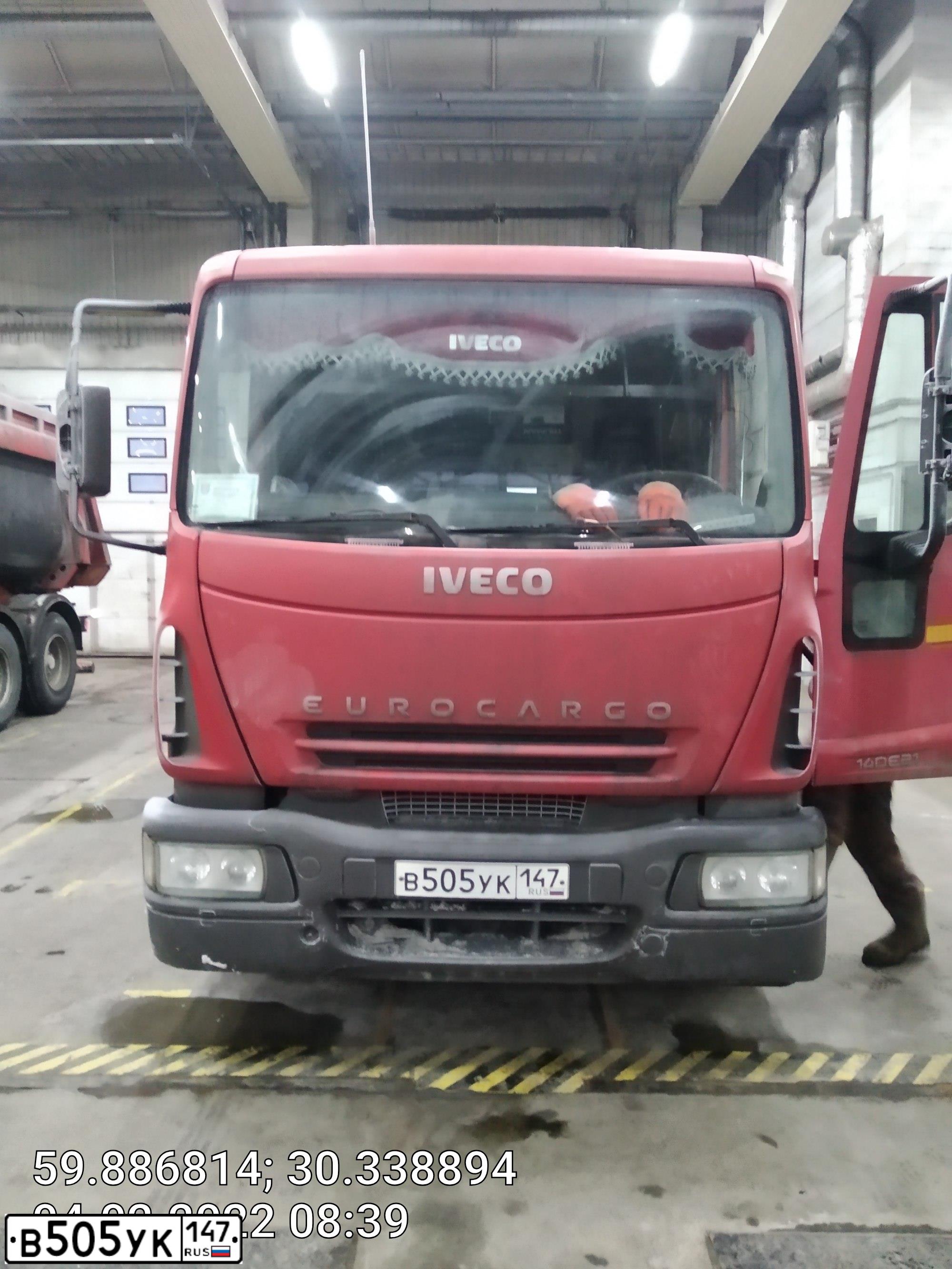 Фото автомобиля IVECO EUROCARGO, 2008 — госномер В505УК147. Цвет: Красный