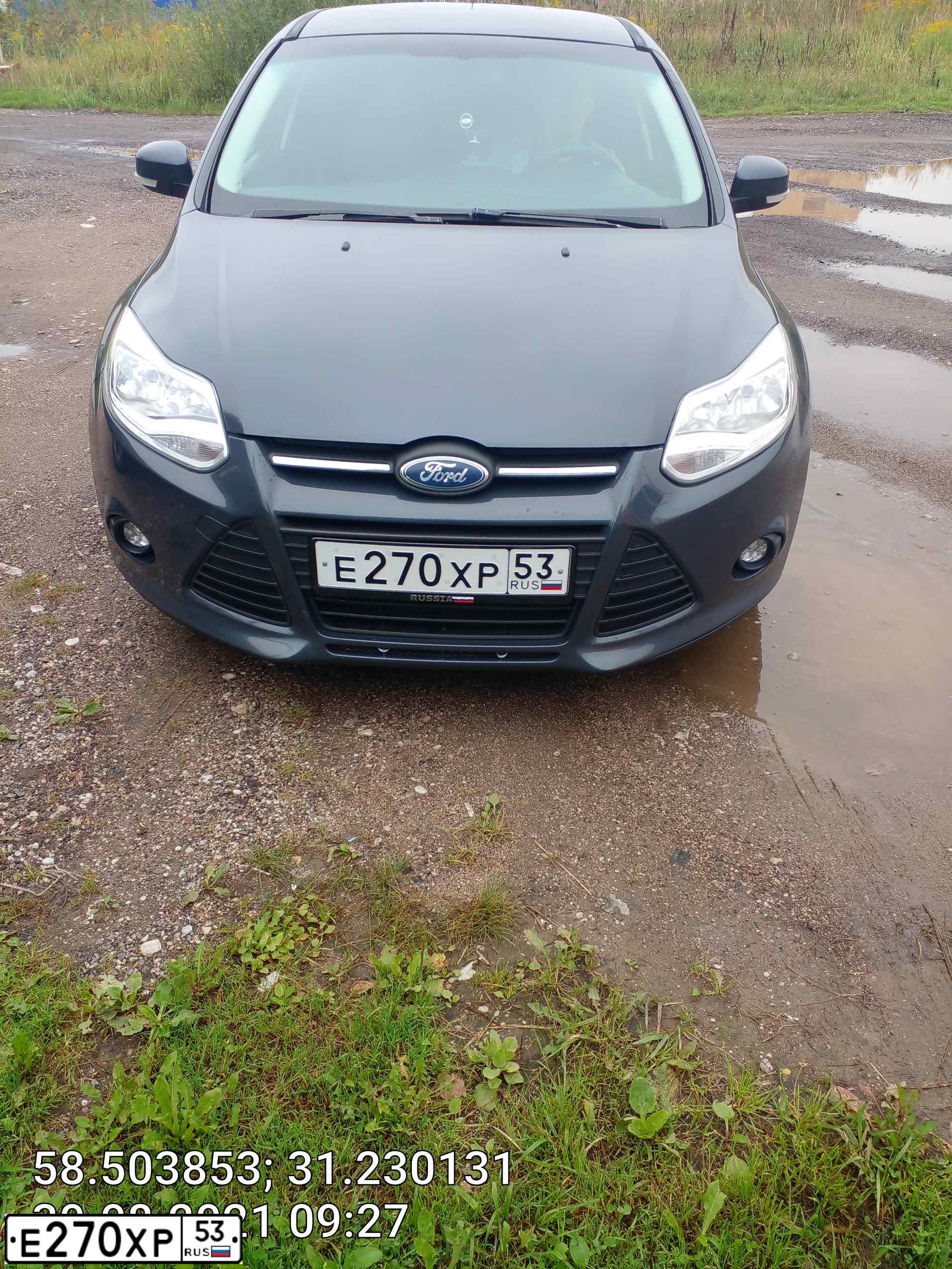 Фото автомобиля FORD FOCUS, 2013 — госномер Е270ХР53. Цвет: ТЕМНО-СЕРЫЙ