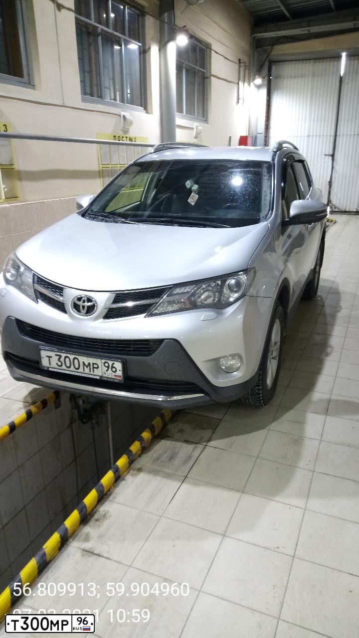 Фото автомобиля TOYOTA RAV4, 2012 — госномер Т300МР96. Цвет: СЕРЕБРИСТЫЙ