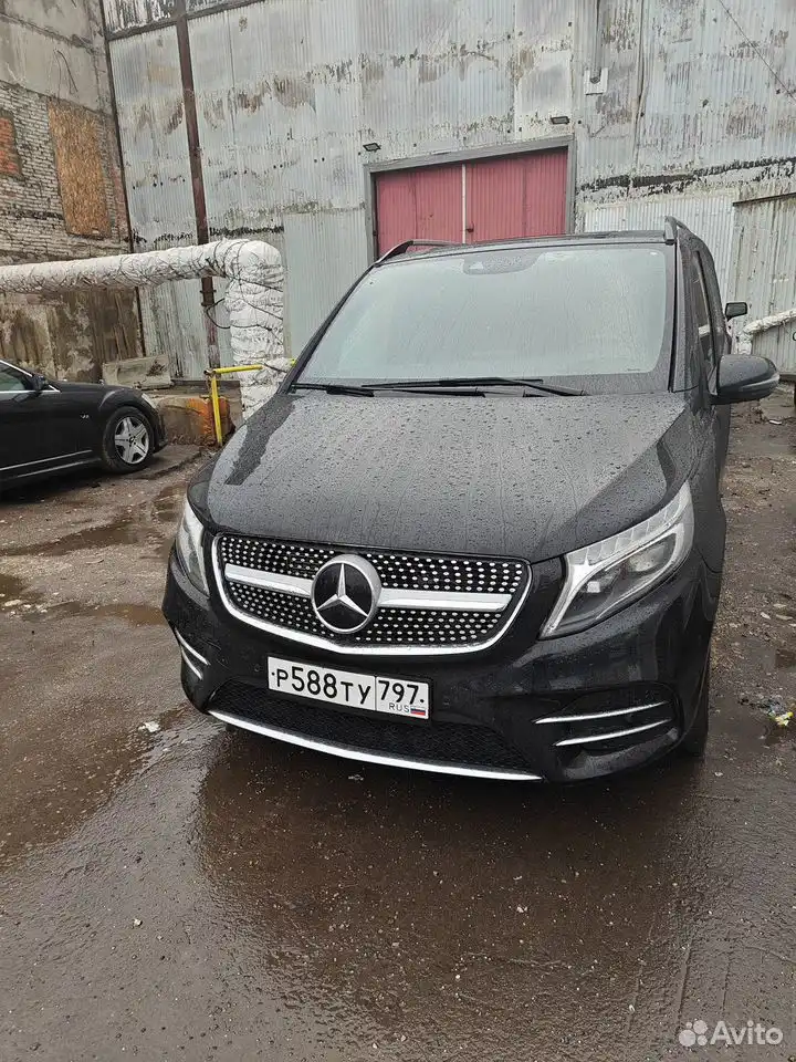 Фото автомобиля MERCEDES V-KLASSE, 2019 — госномер Р588ТУ797. Цвет: ЧЕРНЫЙ