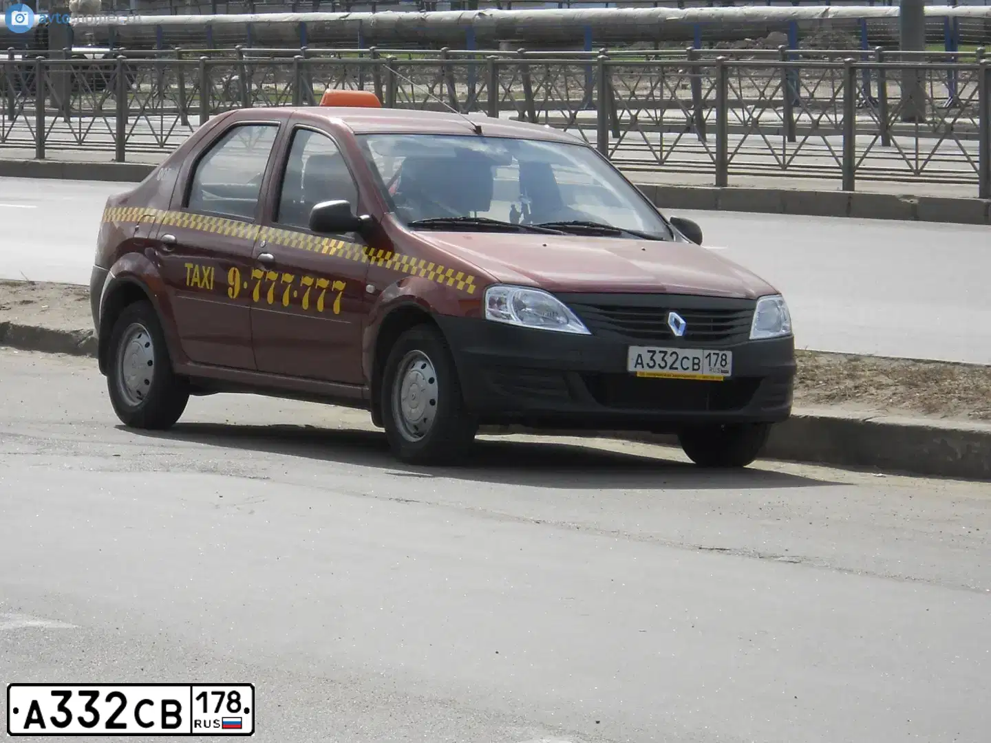 Фото автомобиля RENAULT LOGAN, 2011 — госномер Е285ЕА123. Цвет: Красный