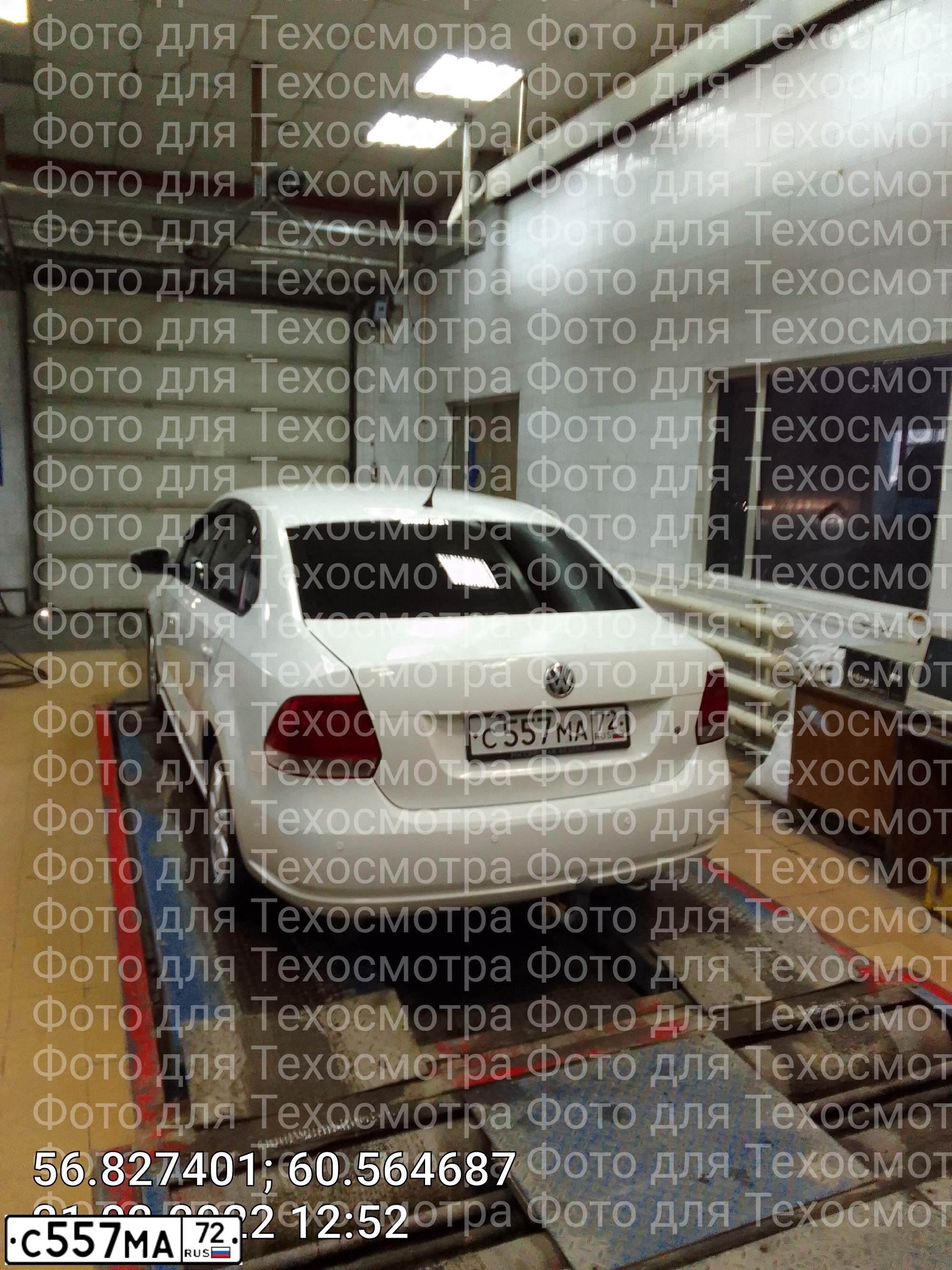 Фото автомобиля VOLKSWAGEN POLO, 2012 — госномер О088НА72. Цвет: Белый