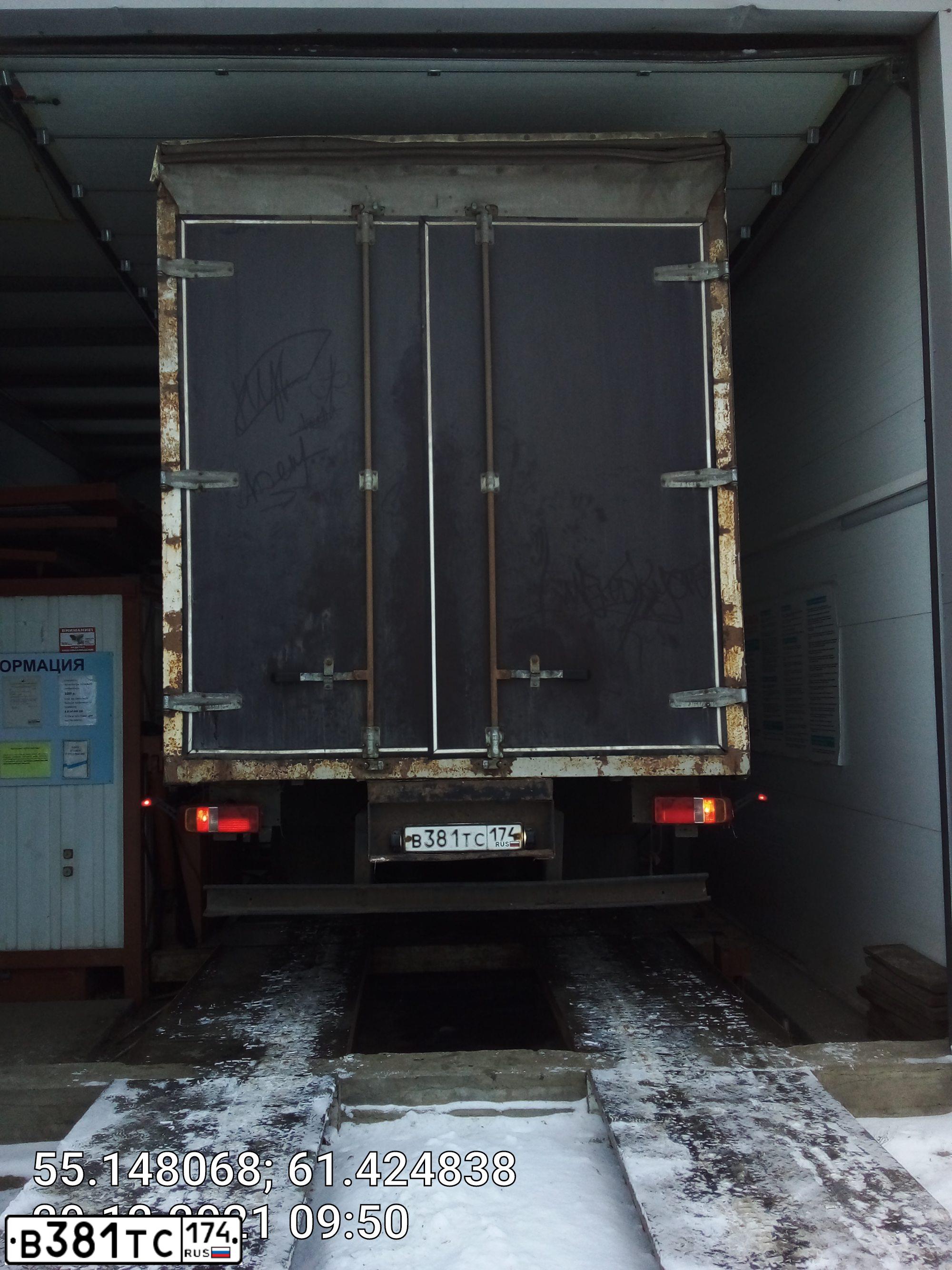 Фото автомобиля RENAULT PREMIUM, 2004 — госномер В381ТС174. Цвет: синий