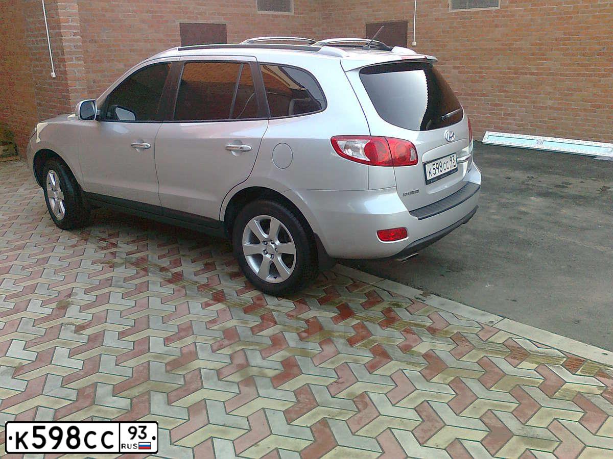 Фото автомобиля HYUNDAI SANTA FE, 2008 — госномер Х100ЕО23. Цвет: СЕРЕБРИСТЫЙ