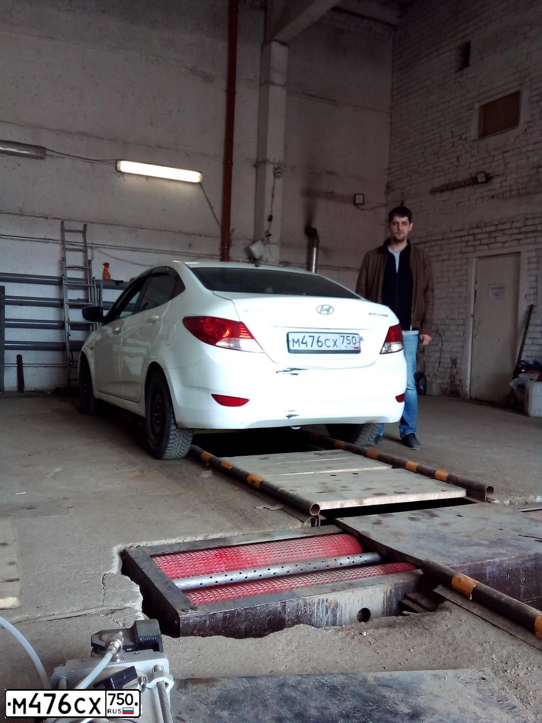 Фото автомобиля HYUNDAI SOLARIS, 2013 — госномер А521АР550. Цвет: БЕЛЫЙ