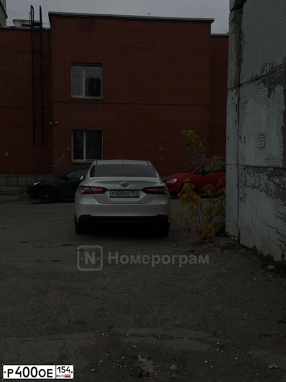 Фото автомобиля LADA 2115 SAMARA, 2010 — госномер Р400ОЕ154. Цвет: СЕРО-СИНЕ ЗЕЛЕНЫЙ