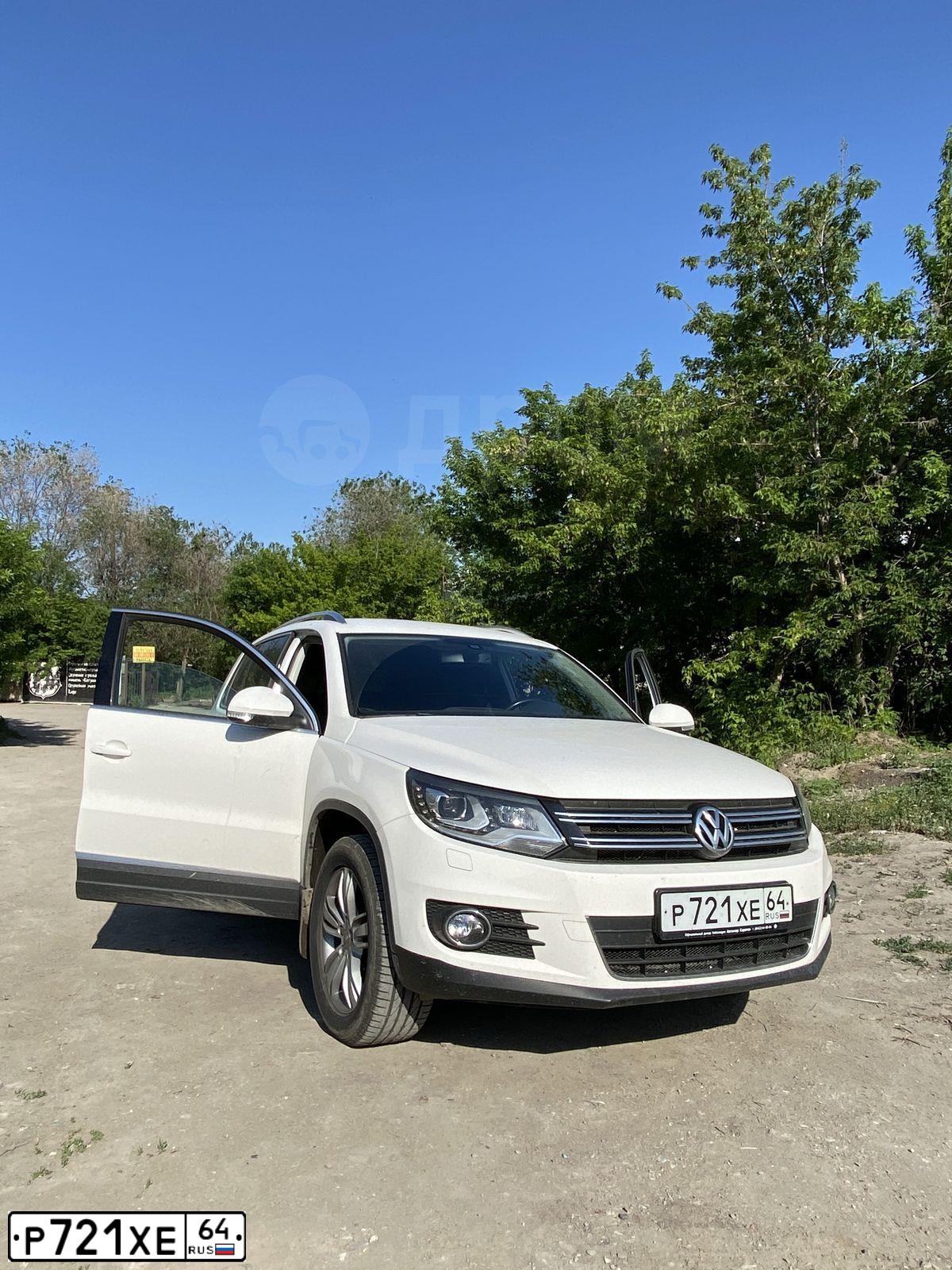 Фото автомобиля VOLKSWAGEN TIGUAN, 2013 — госномер С011УМ58. Цвет: Белый