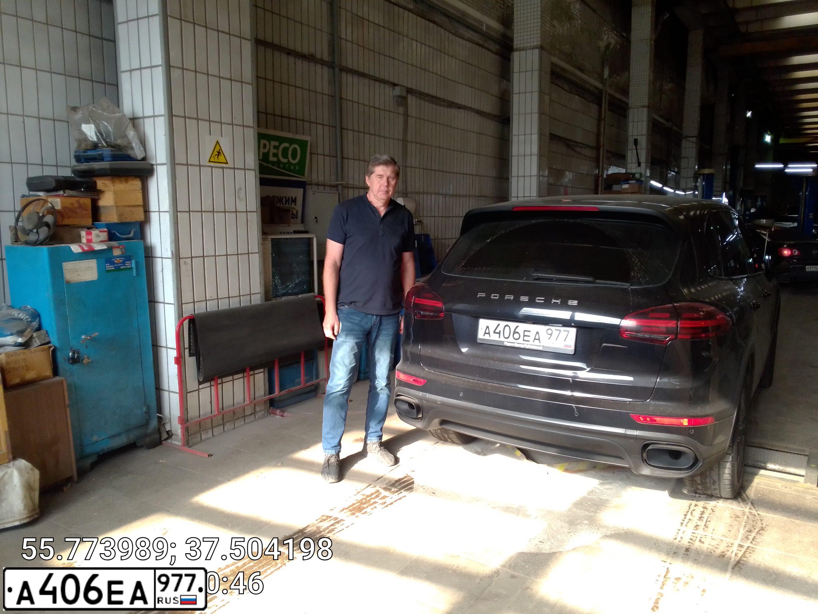 Фото автомобиля PORSCHE CAYENNE, 2015 — госномер Е619РН777. Цвет: ЧЕРНЫЙ