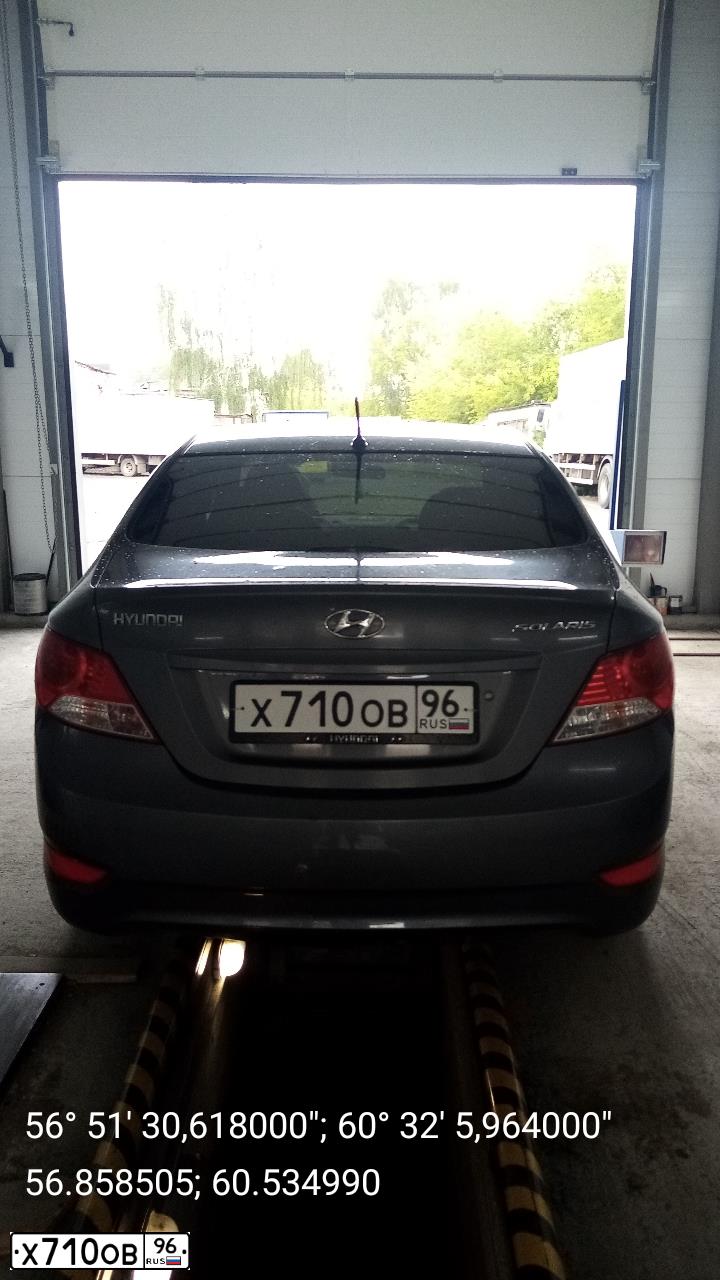 Фото автомобиля HYUNDAI SOLARIS, 2013 — госномер Х710ОВ96. Цвет: ЧЕРНО-СЕРЫЙ