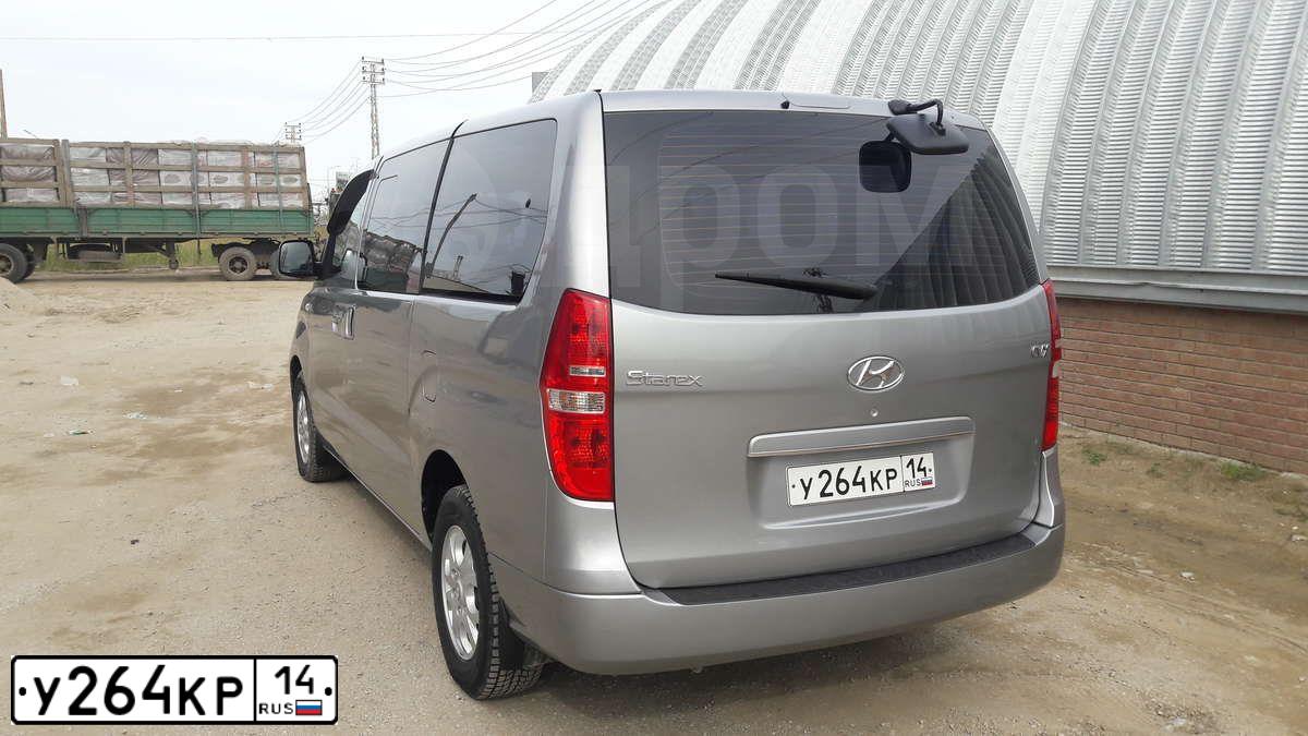 Фото автомобиля HYUNDAI GRAND STAREX, 2011 — госномер У264КР14. Цвет: СЕРЫЙ