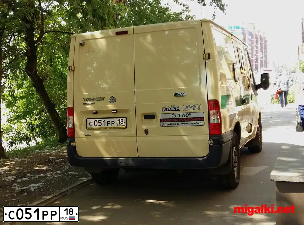 Фото автомобиля FORD TRANSIT, 2014 — госномер С051РР18. Цвет: БЕЖЕВО-ЗЕЛЕНЫЙ