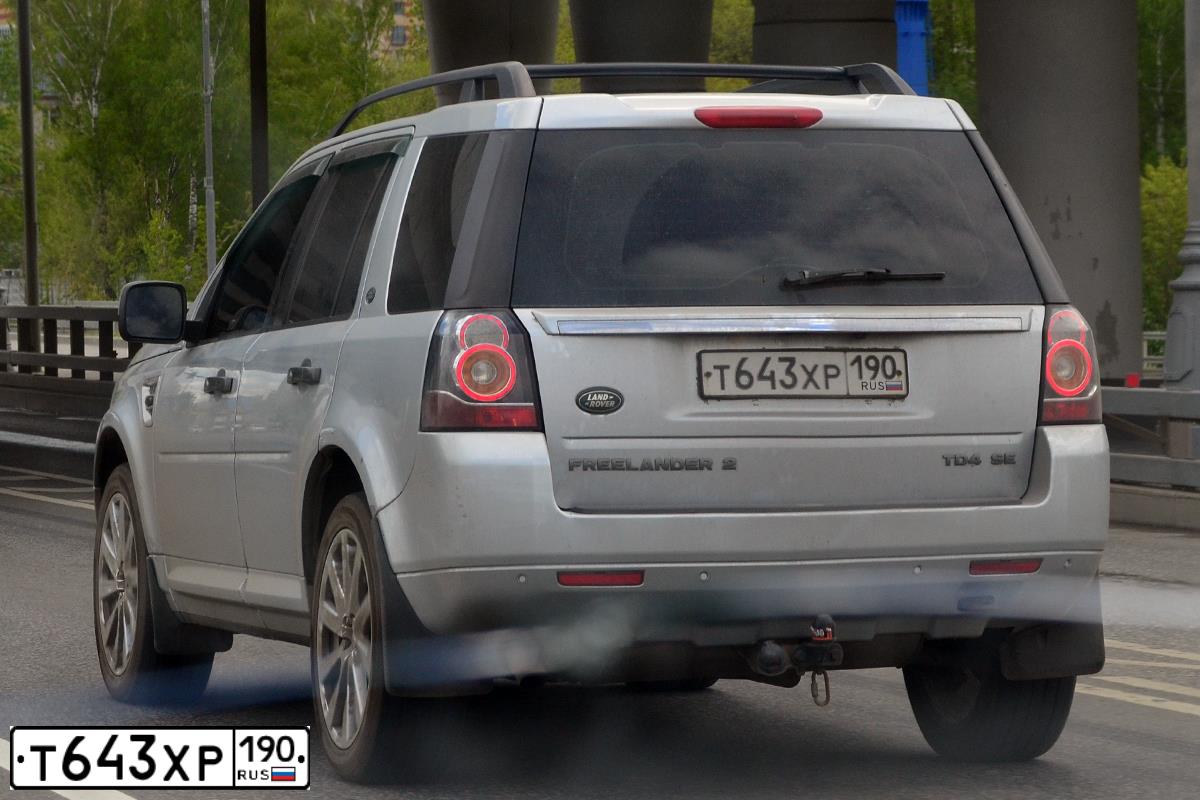 Фото автомобиля LANDROVER FREELANDER, 2012 — госномер Т643ХР190. Цвет: Серый