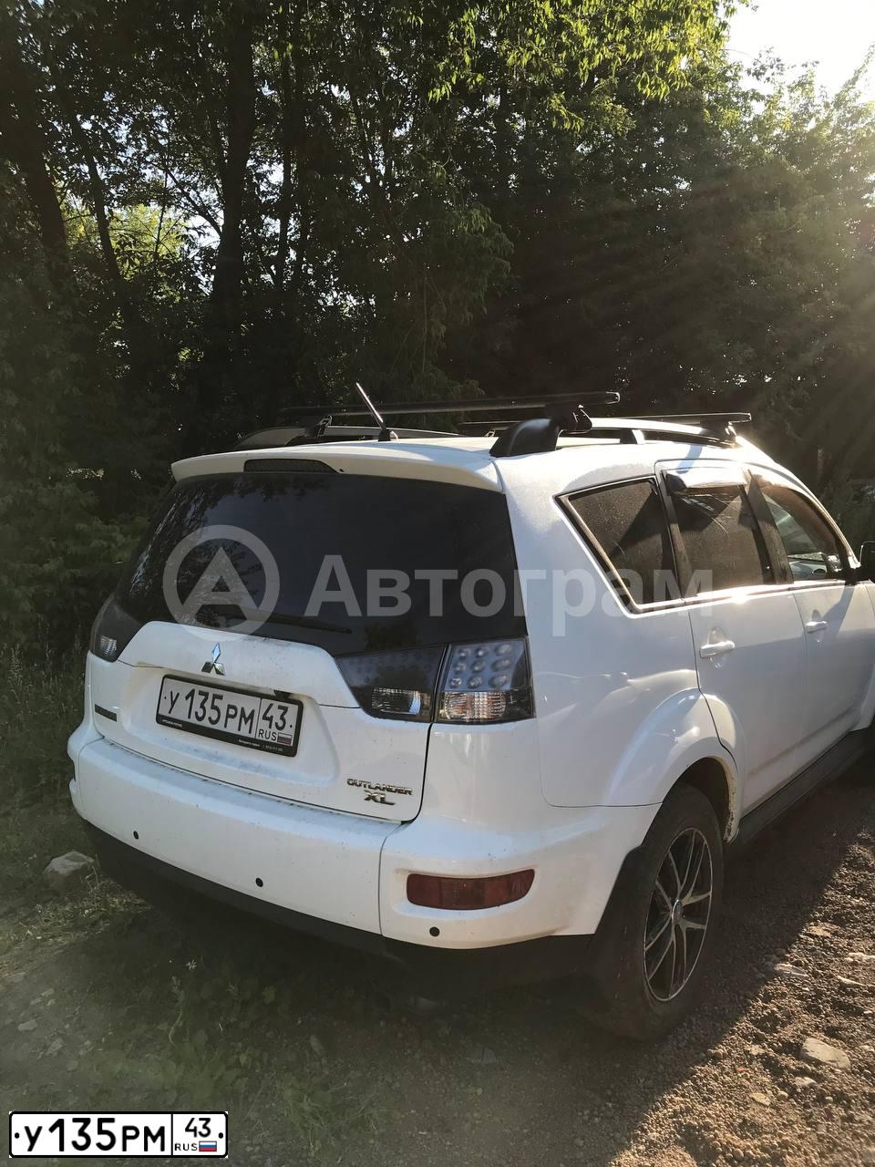 Фото автомобиля MITSUBISHI OUTLANDER, 2011 — госномер У135РМ43. Цвет: Белый