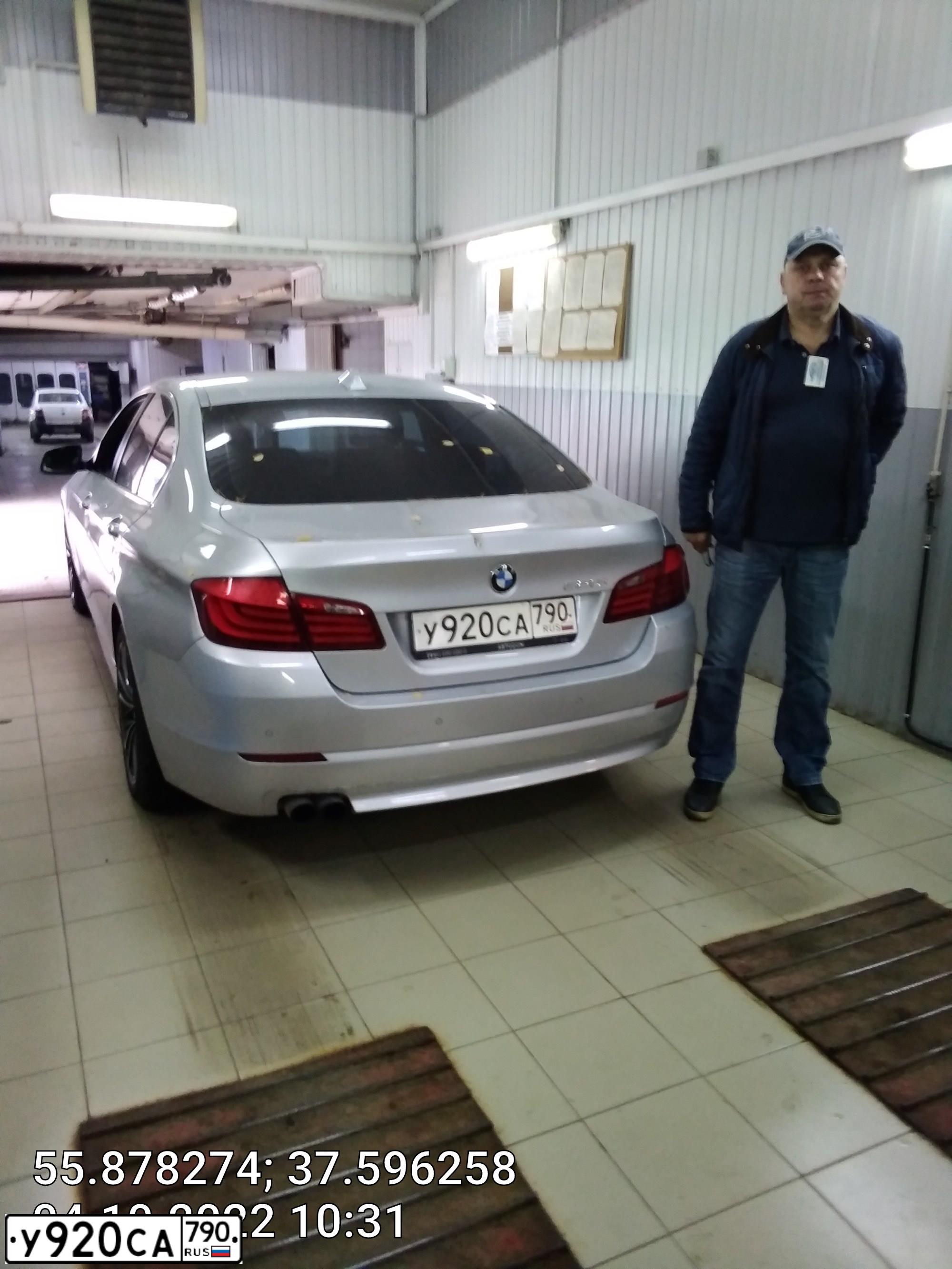 Фото автомобиля BMW SERIE 5, 2012 — госномер О855РР799. Цвет: СЕРЕБРИСТЫЙ