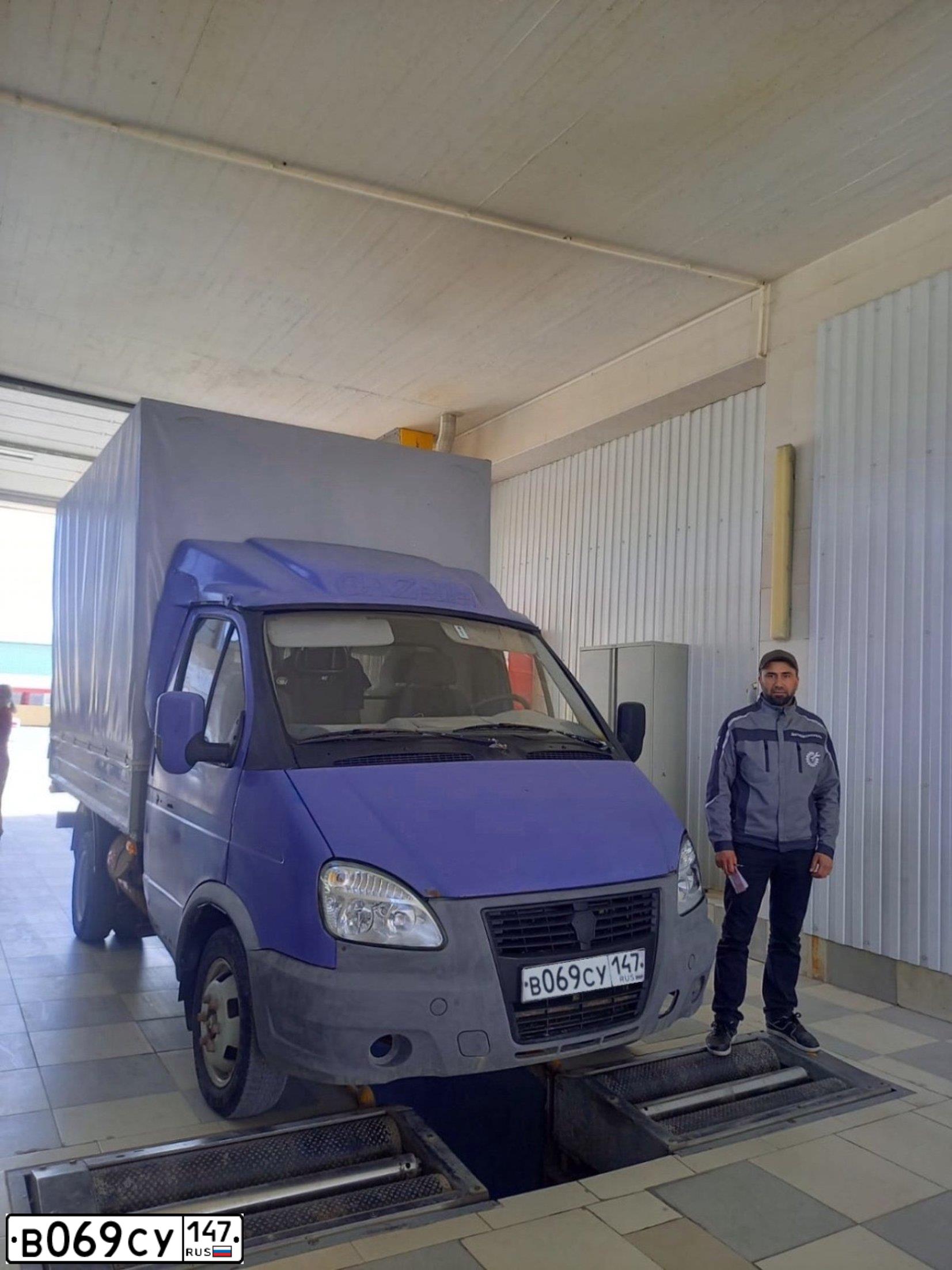 Фото автомобиля GAZ Z 3302 GAZEL, 2007 — госномер В069СУ147. Цвет: БАЛТИКА (СИНИЙ)